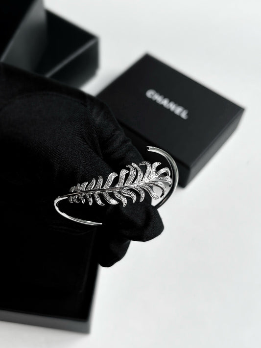 Pre-owned Certified Chanel Plume de Chanel 18K White Gold Diamond Bracelet, 1ct, Size S