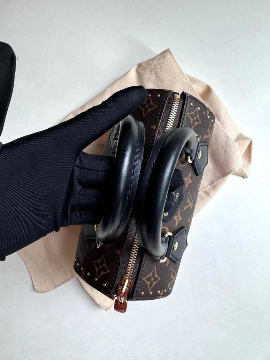 Pre-owned Certified Louis Vuitton LV Special Edition Speedy 20 Trunk Monogram Reverse with Golden Hardware, Not Used, w/ dust bag, strap, lock & key
