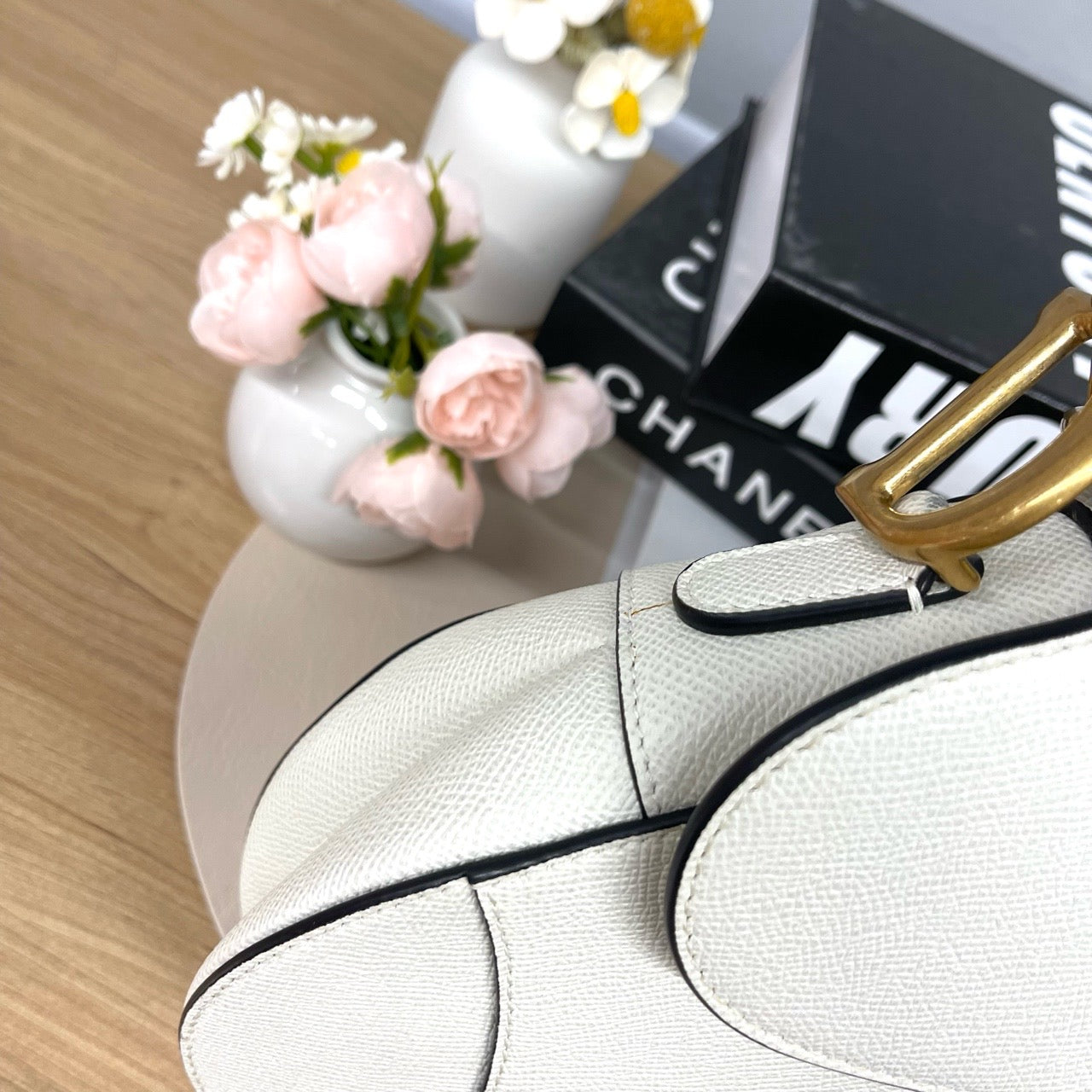 Pre-owned Dior Medium Saddle White Calfskin with Golden Hardware, 2021, Full Set with Dior Strap