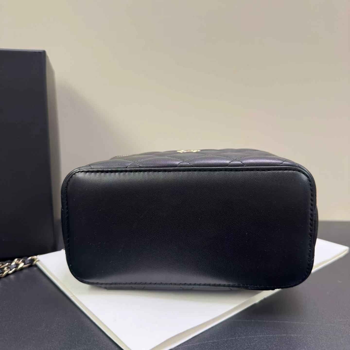 Pre-owned Certified Chanel Classic Vanity Case Top Handle Black Lambskin Light Golden Hardware, 2021, w/ Full Set