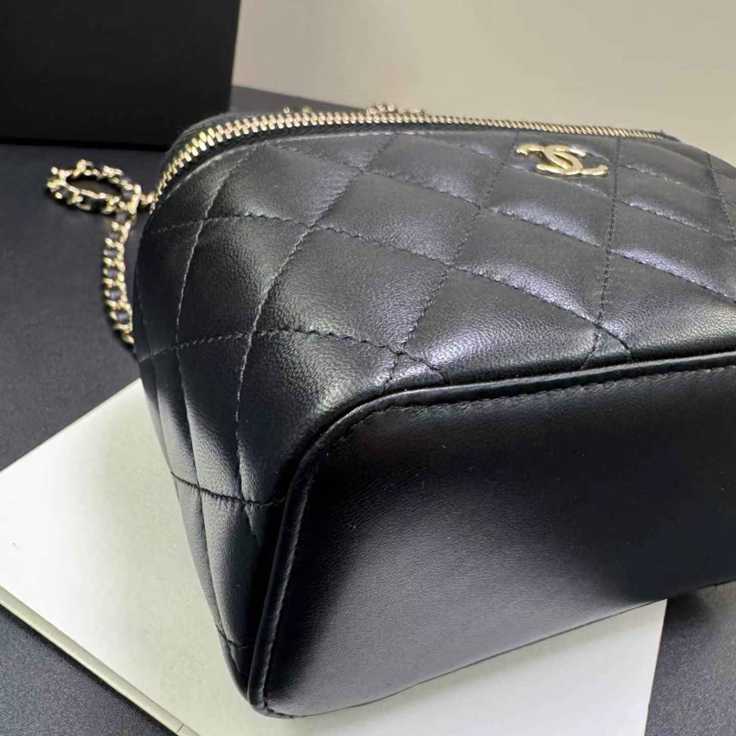 Pre-owned Certified Chanel Classic Vanity Case Top Handle Black Lambskin Light Golden Hardware, 2021, w/ Full Set