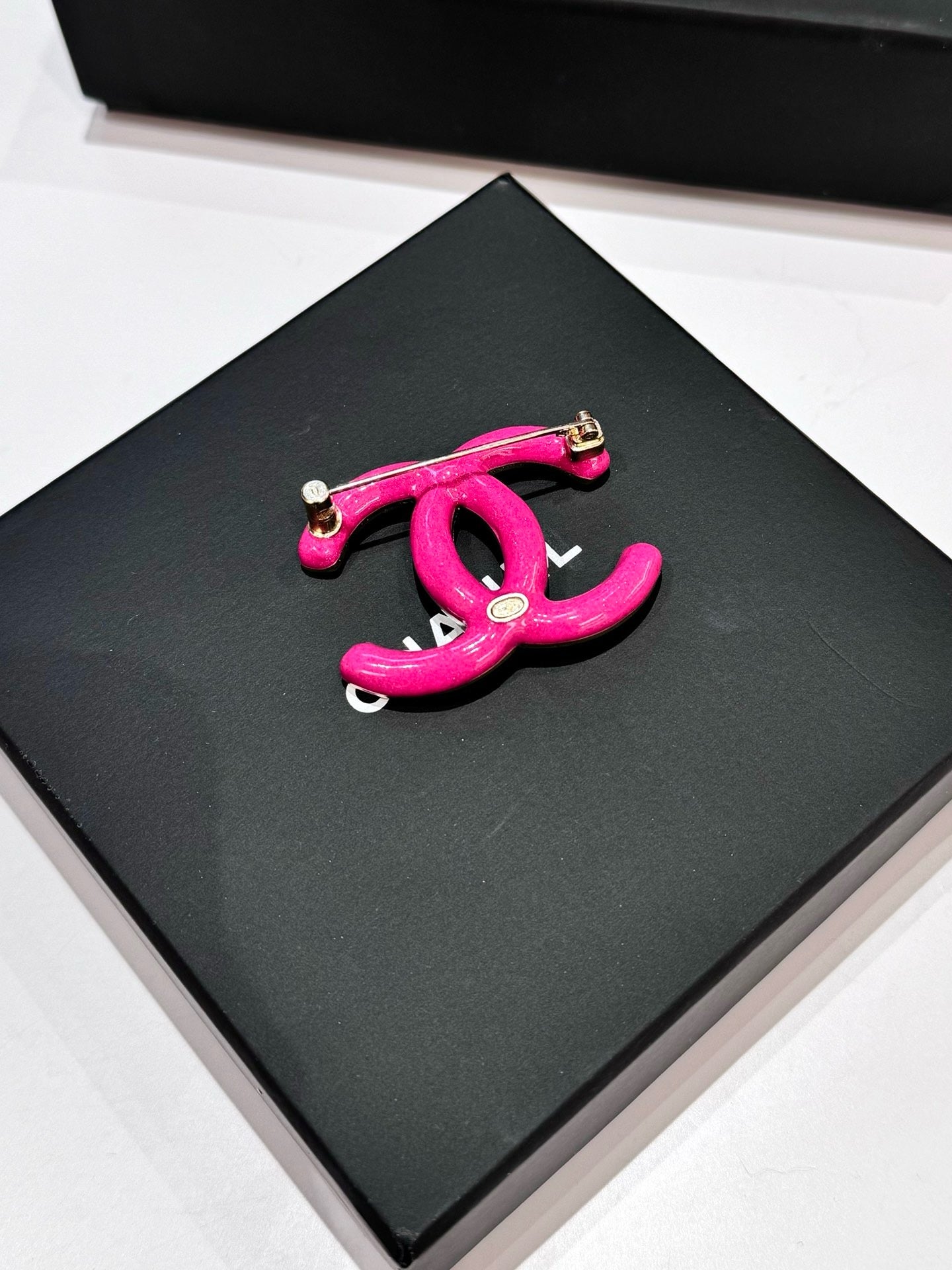 Pre-owned Certified Chanel Double CC Brooch with Gradient Pink Crystals, w/ box