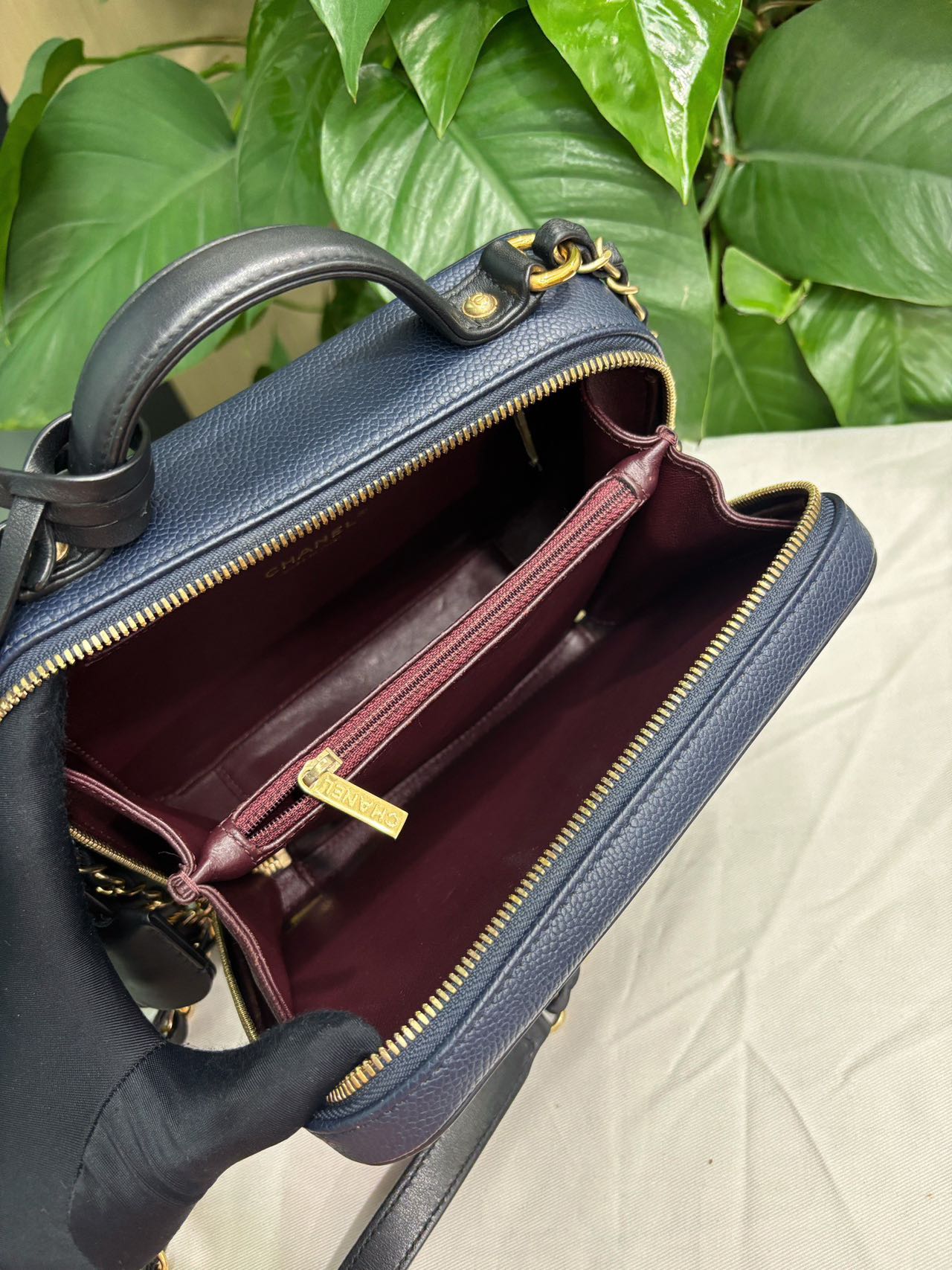 Pre-owned Certified Chanel Medium Filigree Vanity Case in Black and Blue Caviar Leather with Golden Hardware, 2016, w/ dust bag, lock and key