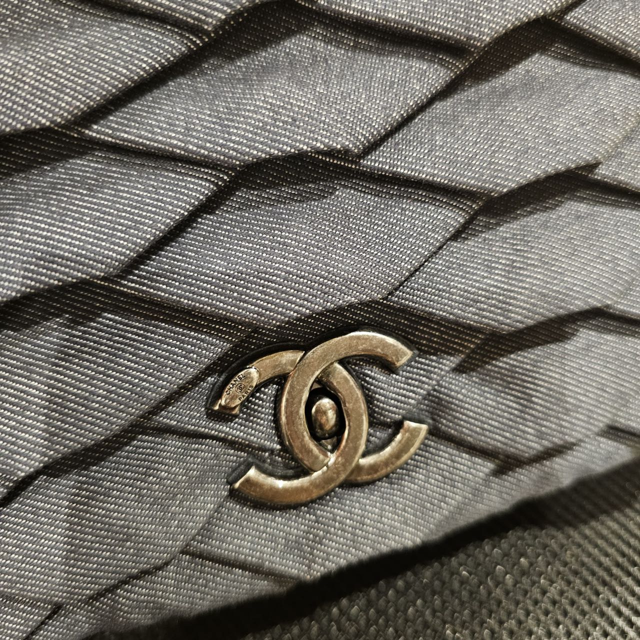 Pre-owned Chanel Pleated Denim Turtle Flap Black Hardware, 2016, Full Set