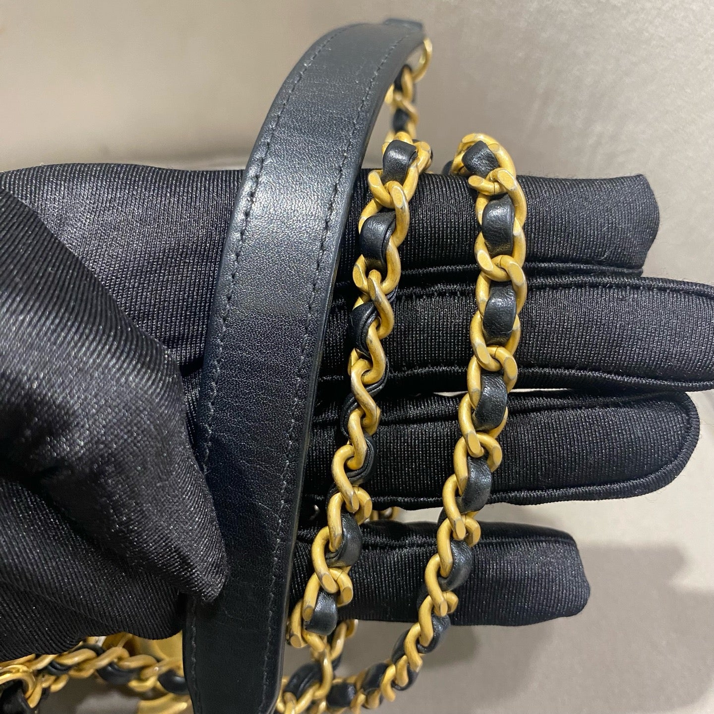 Pre-owned Certified Chanel Small Filigree Vanity Case in Black Caviar Leather with Golden Hardware, 2018, w/ Full Set