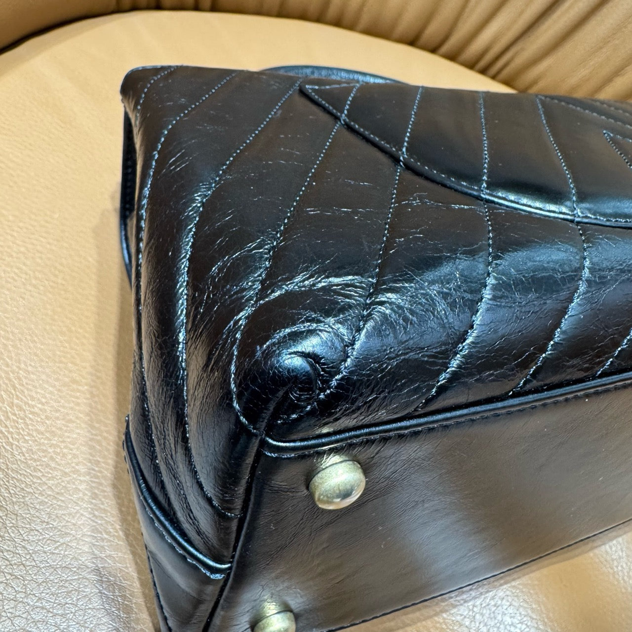 Pre-owned Chanel Coco Handle Medium Black Chevron Quilted Shiny Calfskin with Natural Lizard Top Handle Golden Hardware, 2018, w/ full set