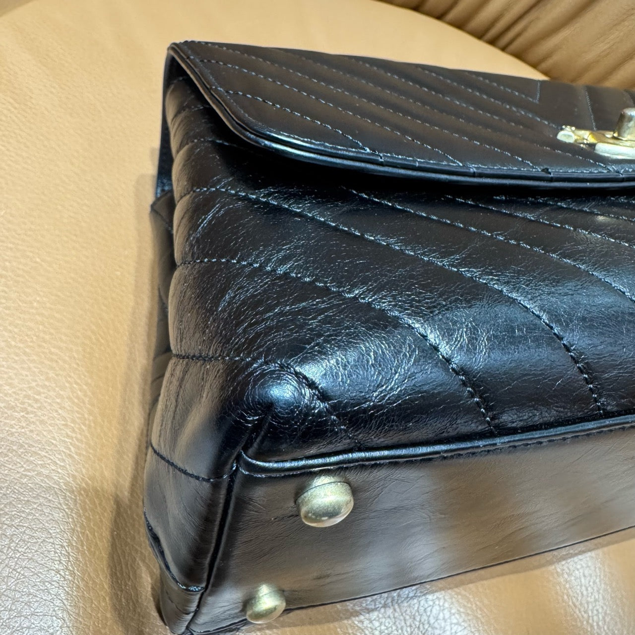 Pre-owned Chanel Coco Handle Medium Black Chevron Quilted Shiny Calfskin with Natural Lizard Top Handle Golden Hardware, 2018, w/ full set
