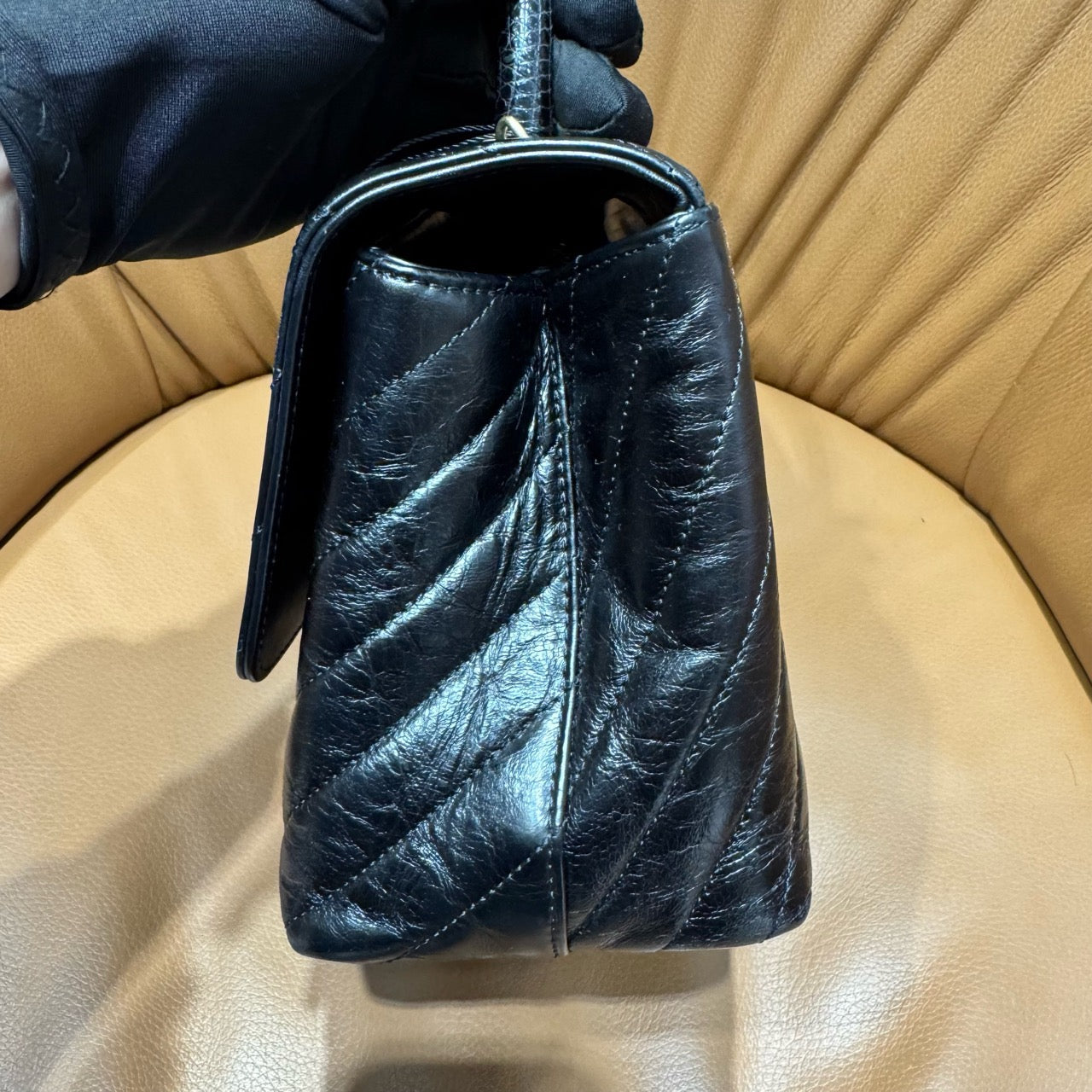 Pre-owned Chanel Coco Handle Medium Black Chevron Quilted Shiny Calfskin with Natural Lizard Top Handle Golden Hardware, 2018, w/ full set