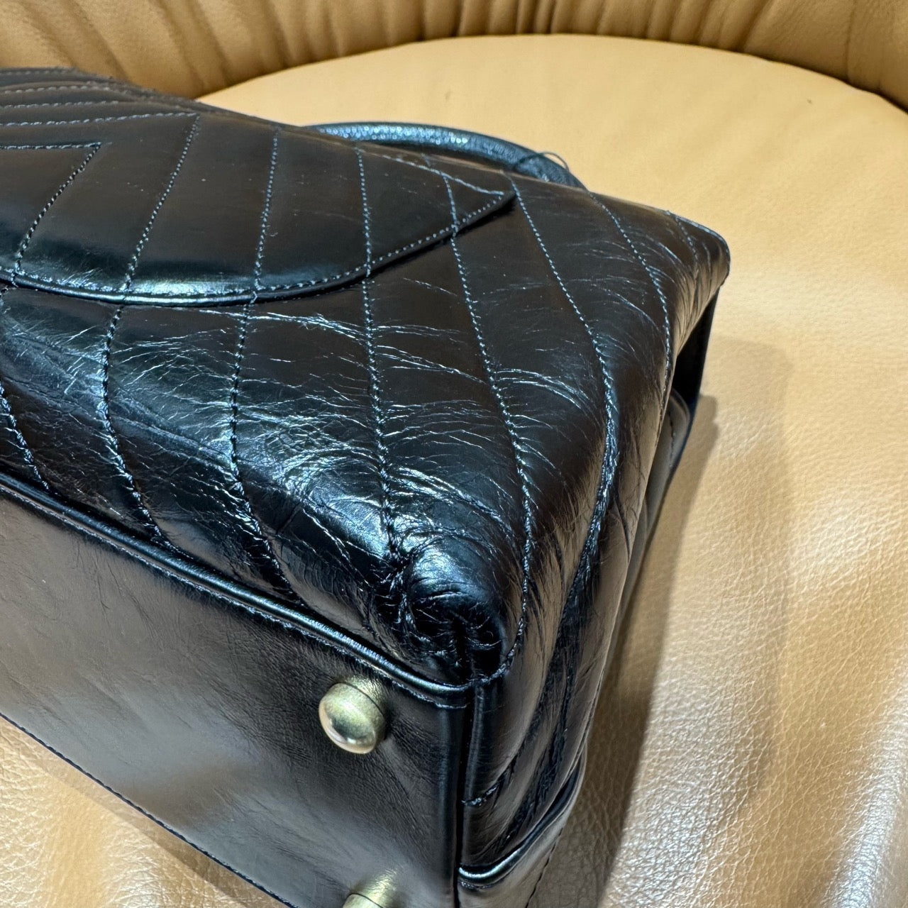 Pre-owned Chanel Coco Handle Medium Black Chevron Quilted Shiny Calfskin with Natural Lizard Top Handle Golden Hardware, 2018, w/ full set