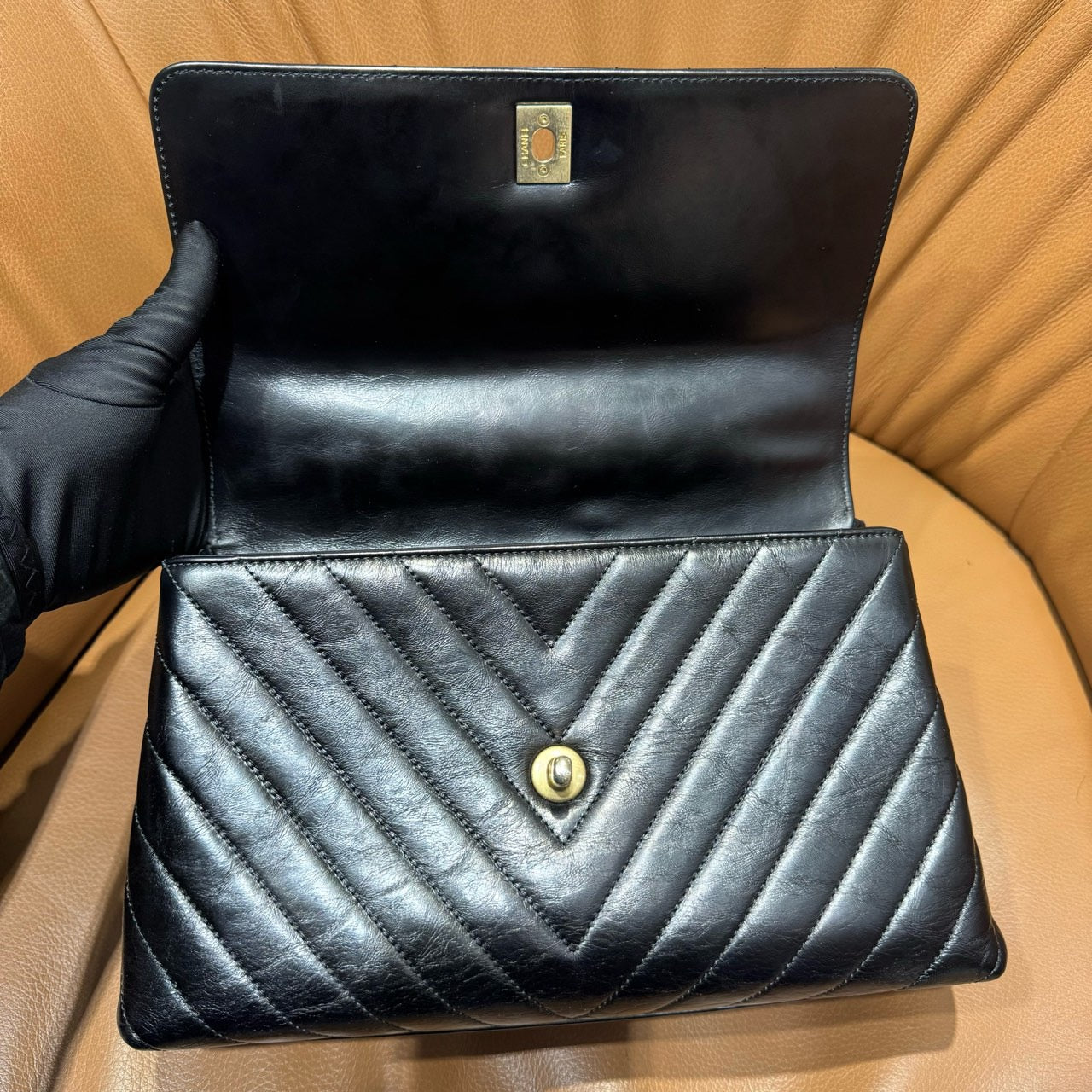 Pre-owned Chanel Coco Handle Medium Black Chevron Quilted Shiny Calfskin with Natural Lizard Top Handle Golden Hardware, 2018, w/ full set