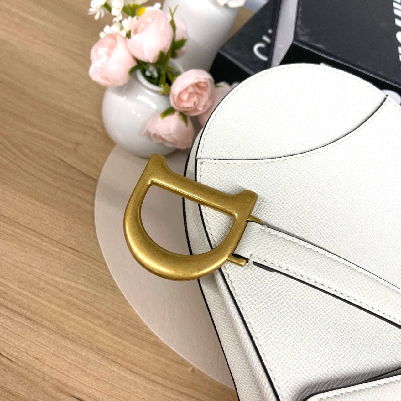 Pre-owned Dior Medium Saddle White Calfskin with Golden Hardware, 2021, Full Set with Dior Strap