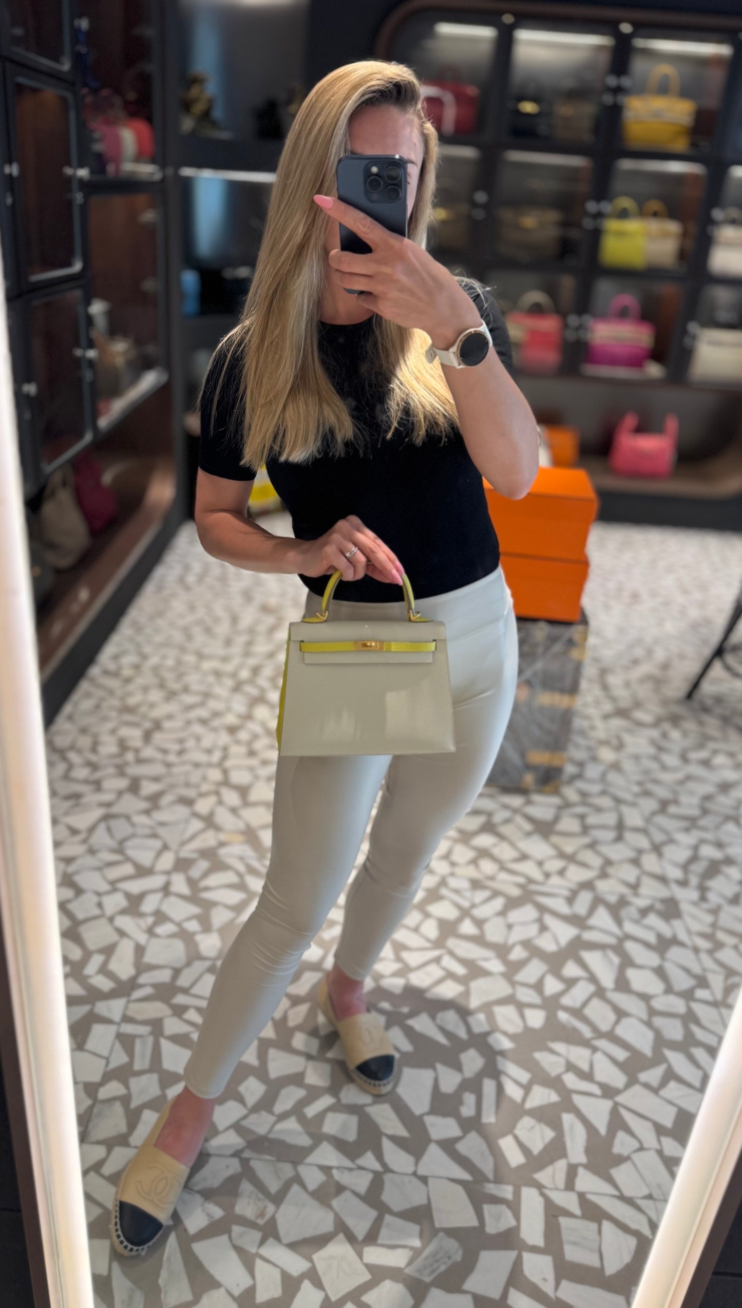 Pre-owned Certified Hermes Kelly 25 Sellier Special Order Craie with Lime Epsom Leather with Brushed Golden Hardware, 2022, Full Set
