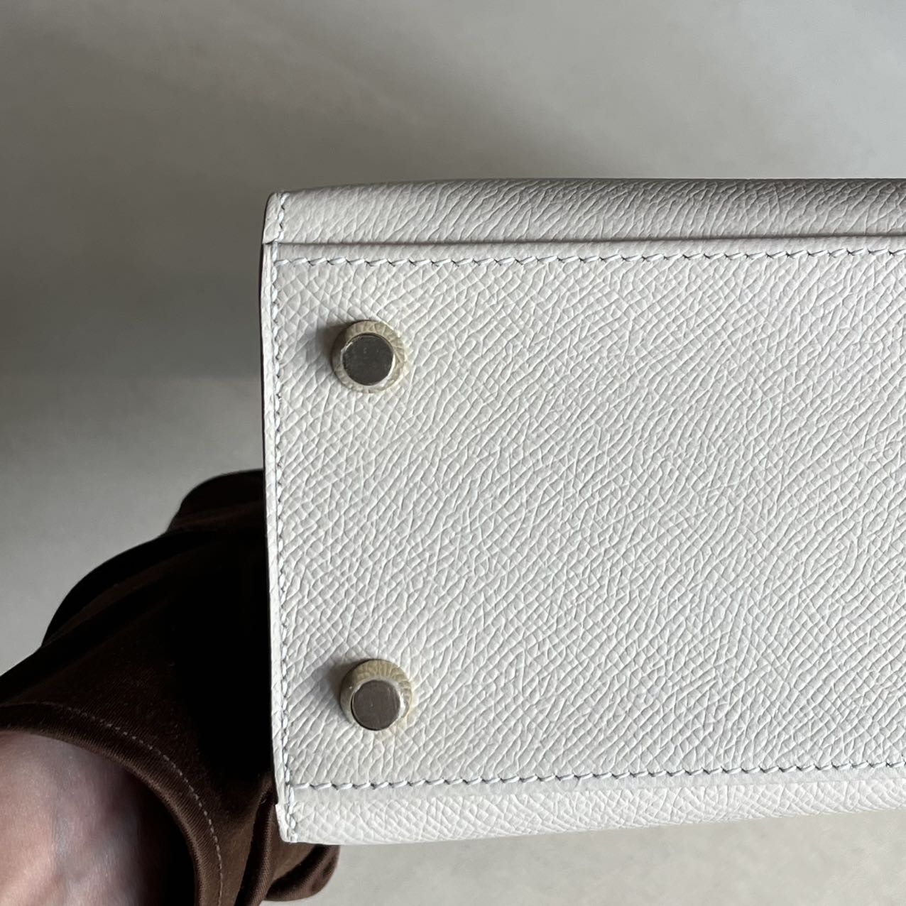 Pre-owned Certified Hermes Kelly 25 Sellier Special Order Craie with Lime Epsom Leather with Brushed Golden Hardware, 2022, Full Set