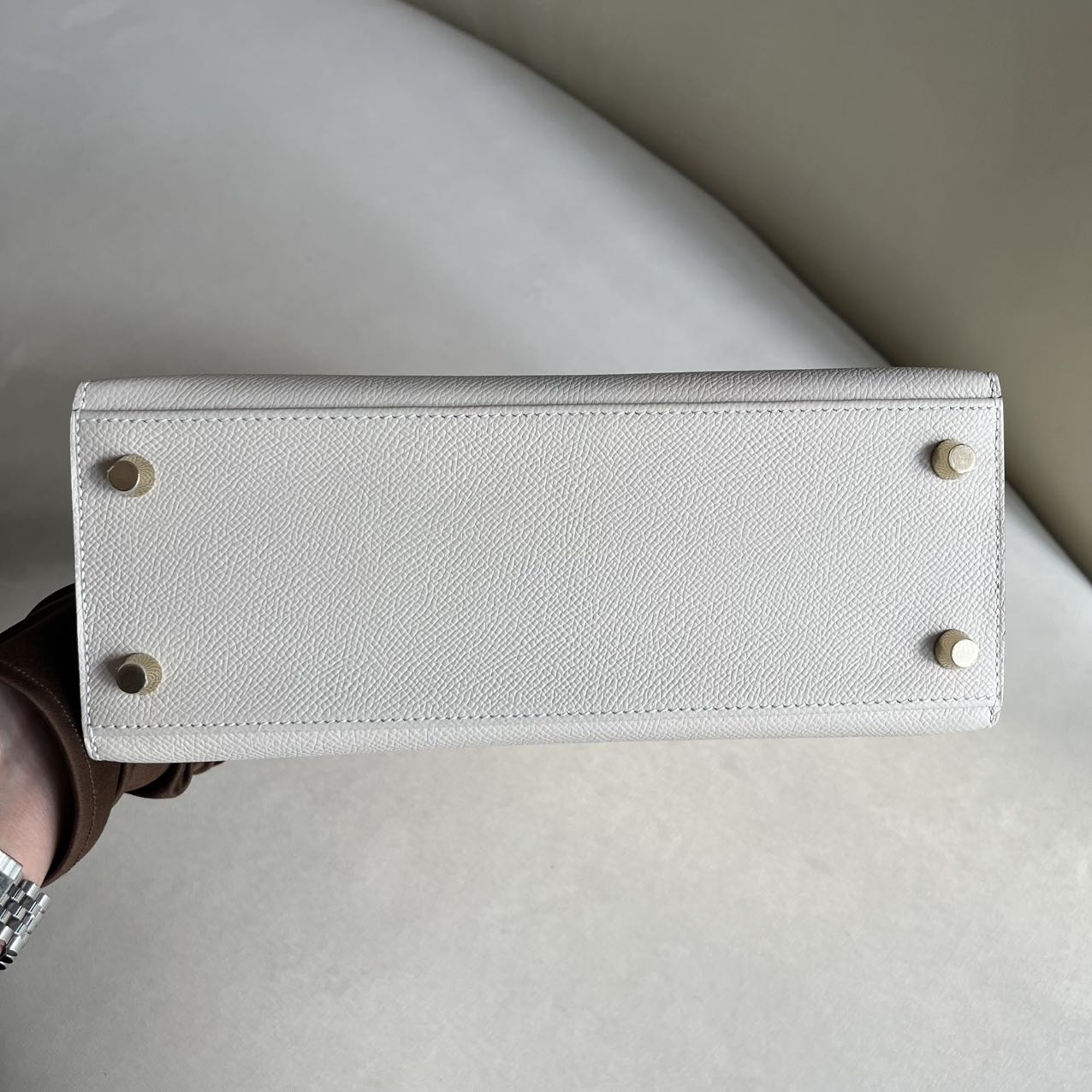 Pre-owned Certified Hermes Kelly 25 Sellier Special Order Craie with Lime Epsom Leather with Brushed Golden Hardware, 2022, Full Set