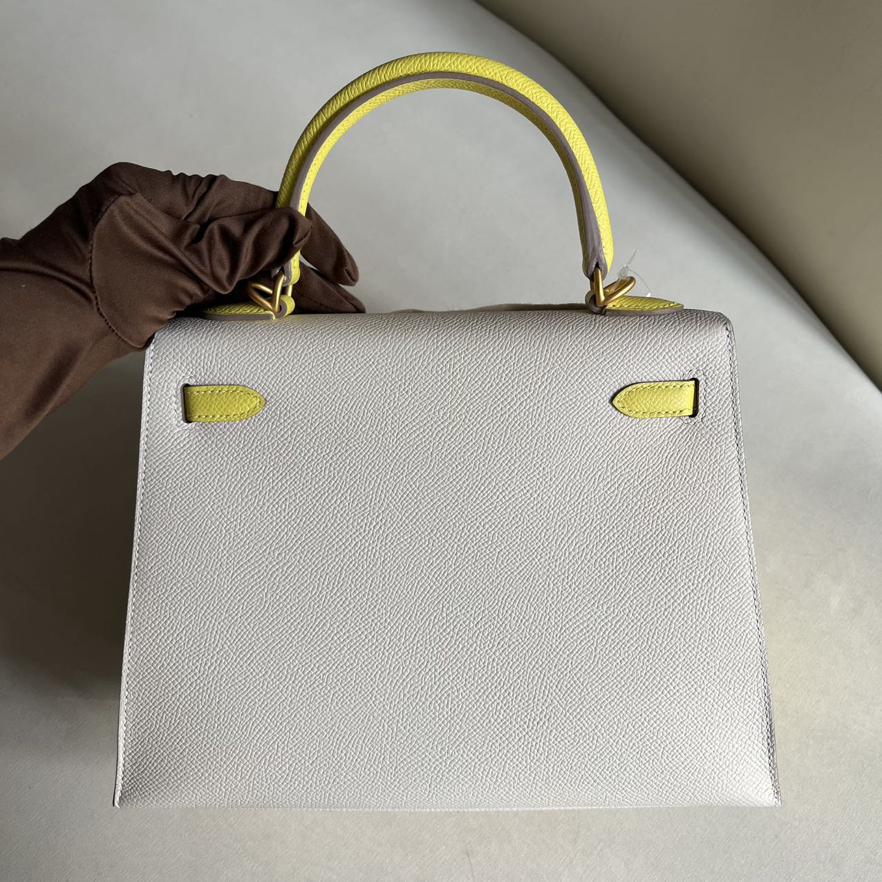 Pre-owned Certified Hermes Kelly 25 Sellier Special Order Craie with Lime Epsom Leather with Brushed Golden Hardware, 2022, Full Set