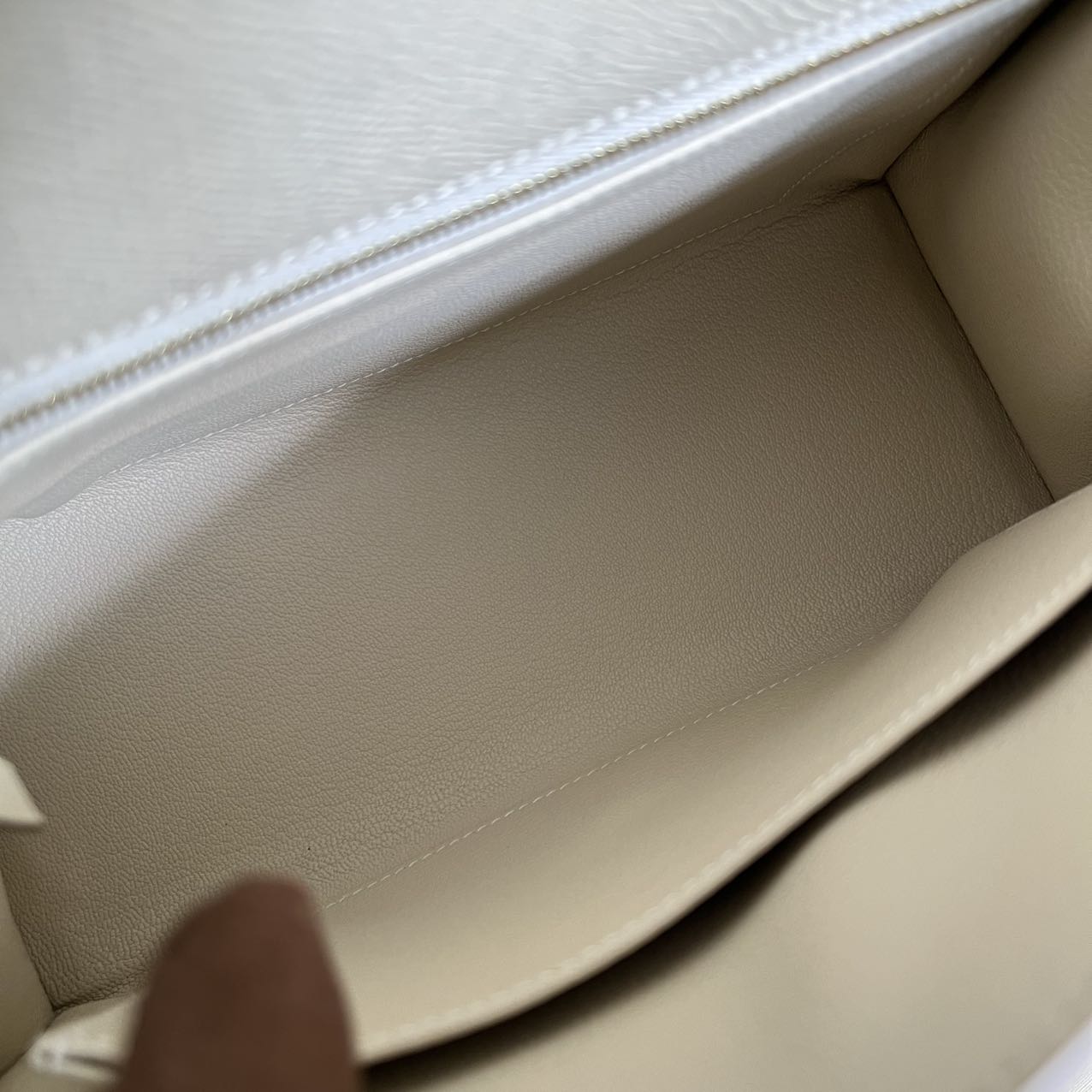 Pre-owned Certified Hermes Kelly 25 Sellier Special Order Craie with Lime Epsom Leather with Brushed Golden Hardware, 2022, Full Set