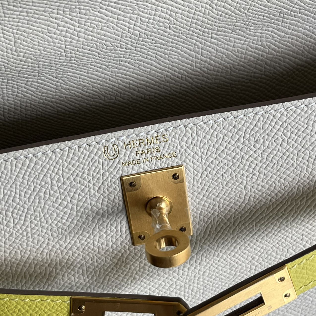 Pre-owned Certified Hermes Kelly 25 Sellier Special Order Craie with Lime Epsom Leather with Brushed Golden Hardware, 2022, Full Set