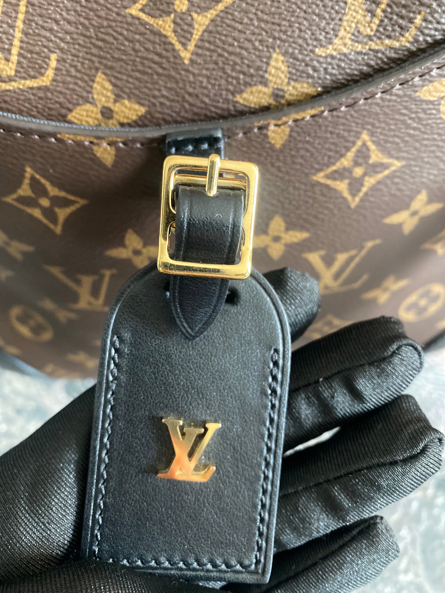 Pre-owned LV Louis Vuitton Odeon PM Monogram with Black Leather Accents, 2020, Full Set
