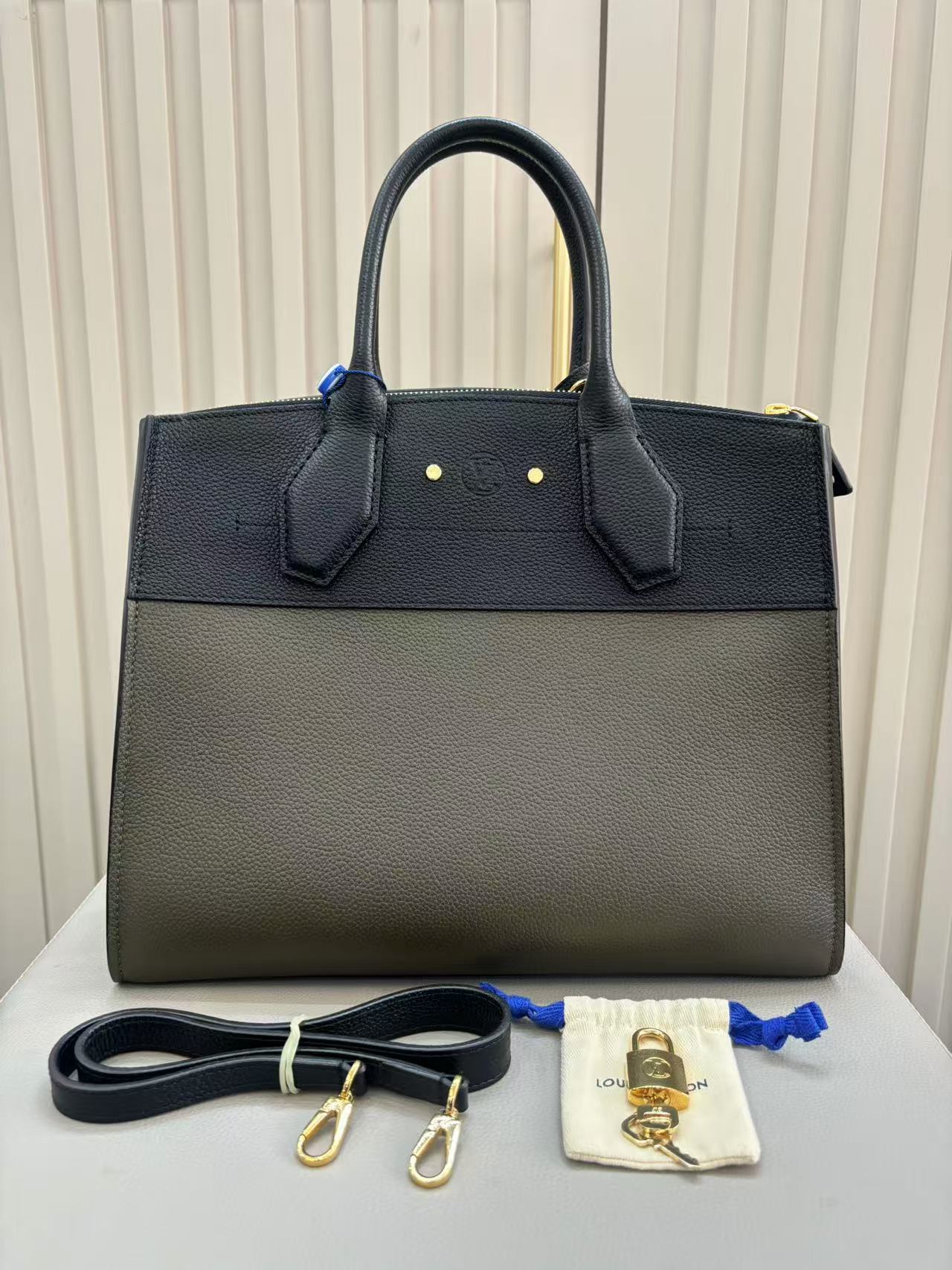 Pre-owned Certified Louis Vuitton LV City Steamer MM Olive Green with Black Grained Calfskin, 2018, w/ Dust bag, strap