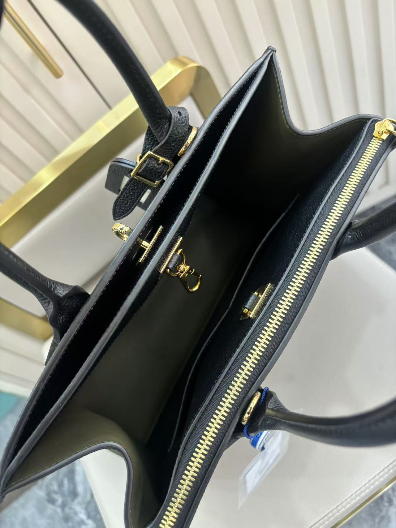 Pre-owned Certified Louis Vuitton LV City Steamer MM Olive Green with Black Grained Calfskin, 2018, w/ Dust bag, strap