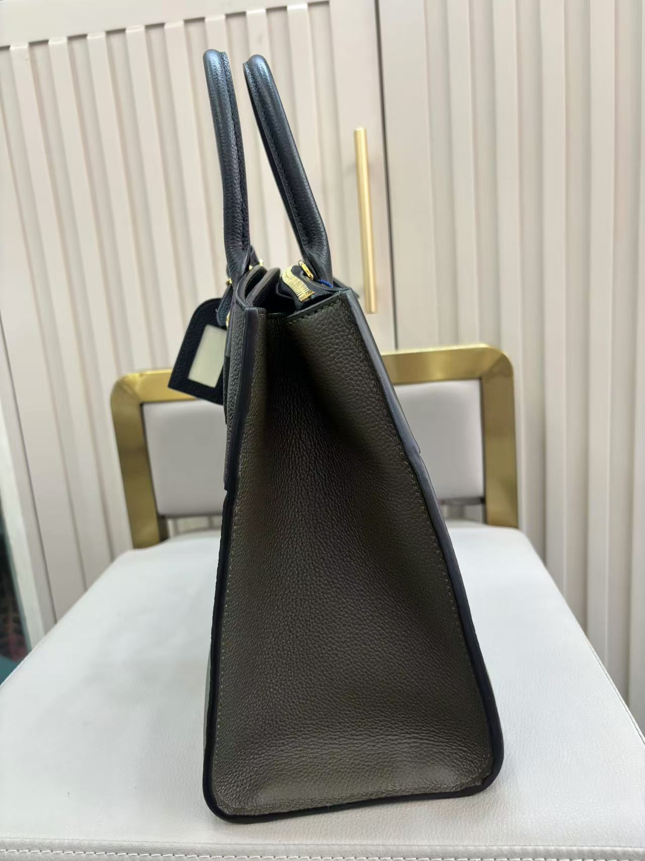 Pre-owned Certified Louis Vuitton LV City Steamer MM Olive Green with Black Grained Calfskin, 2018, w/ Dust bag, strap