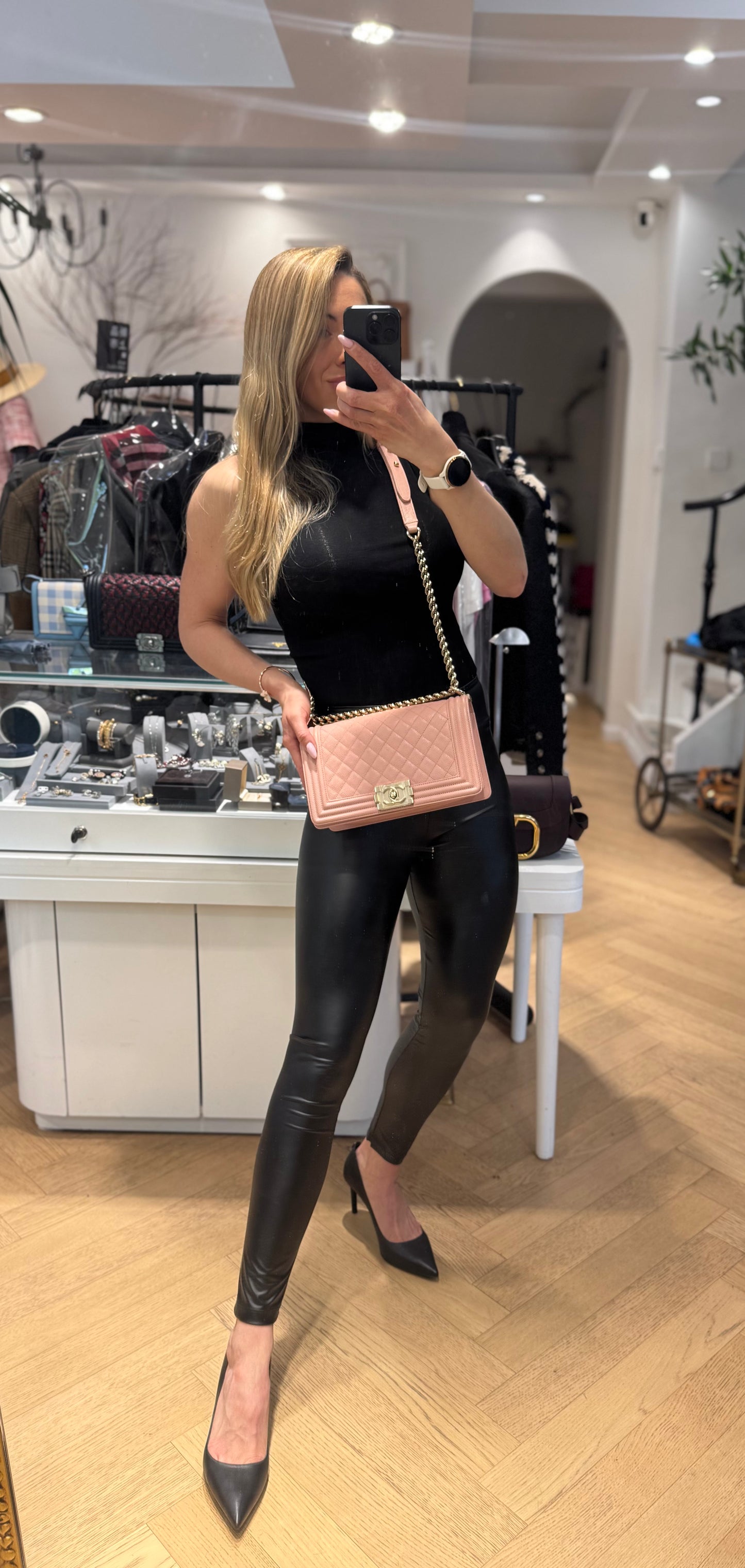 Pre-owned Certified Chanel Le Boy Medium Sakura Pink Caviar Leather with Golden Hardware, 2020, Full set - Chanel Card, Box, Dust Bag