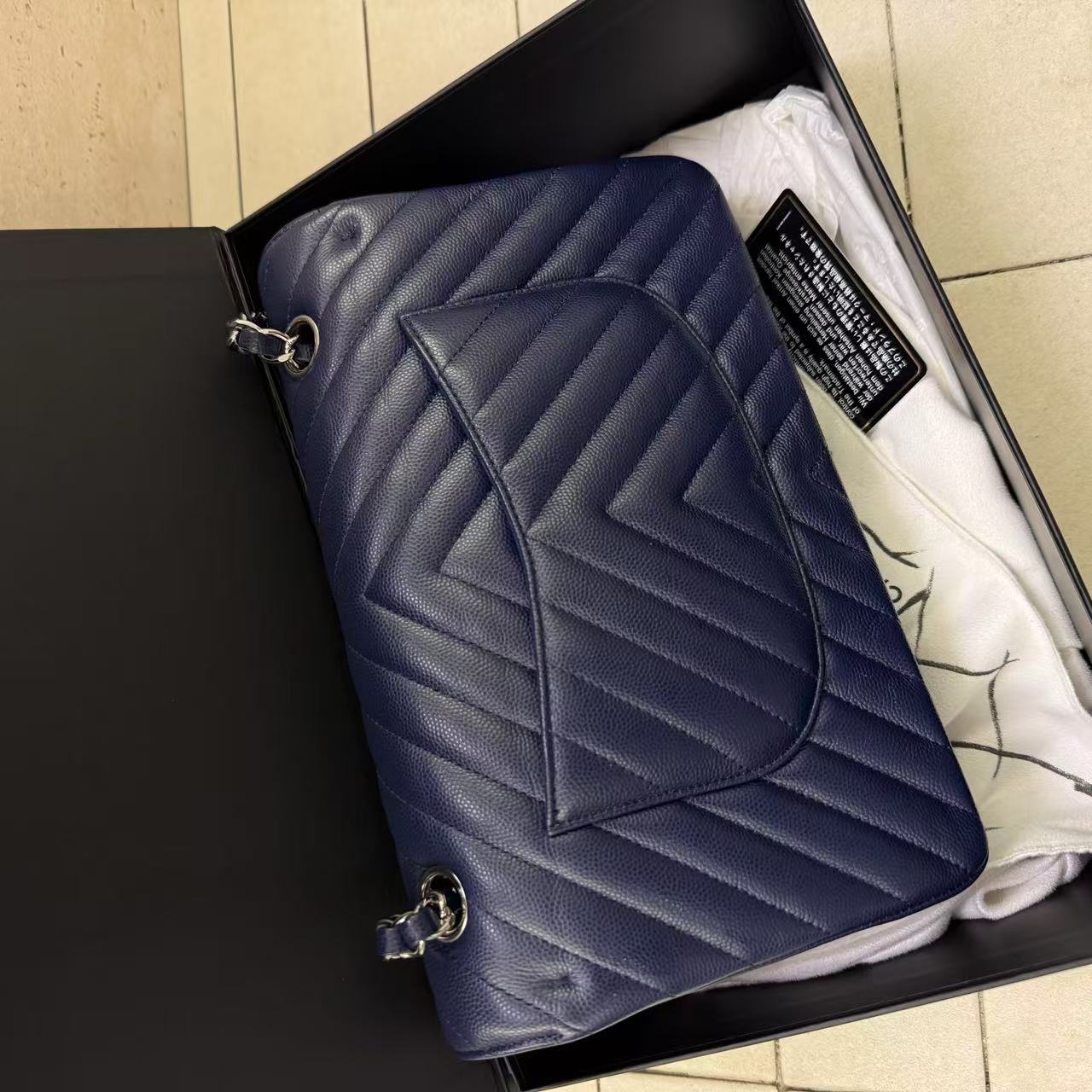 Pre owned Medium Classic Flap Navy Blue Chevron Qiulted Caviar Leather Silver Hardware 2016
