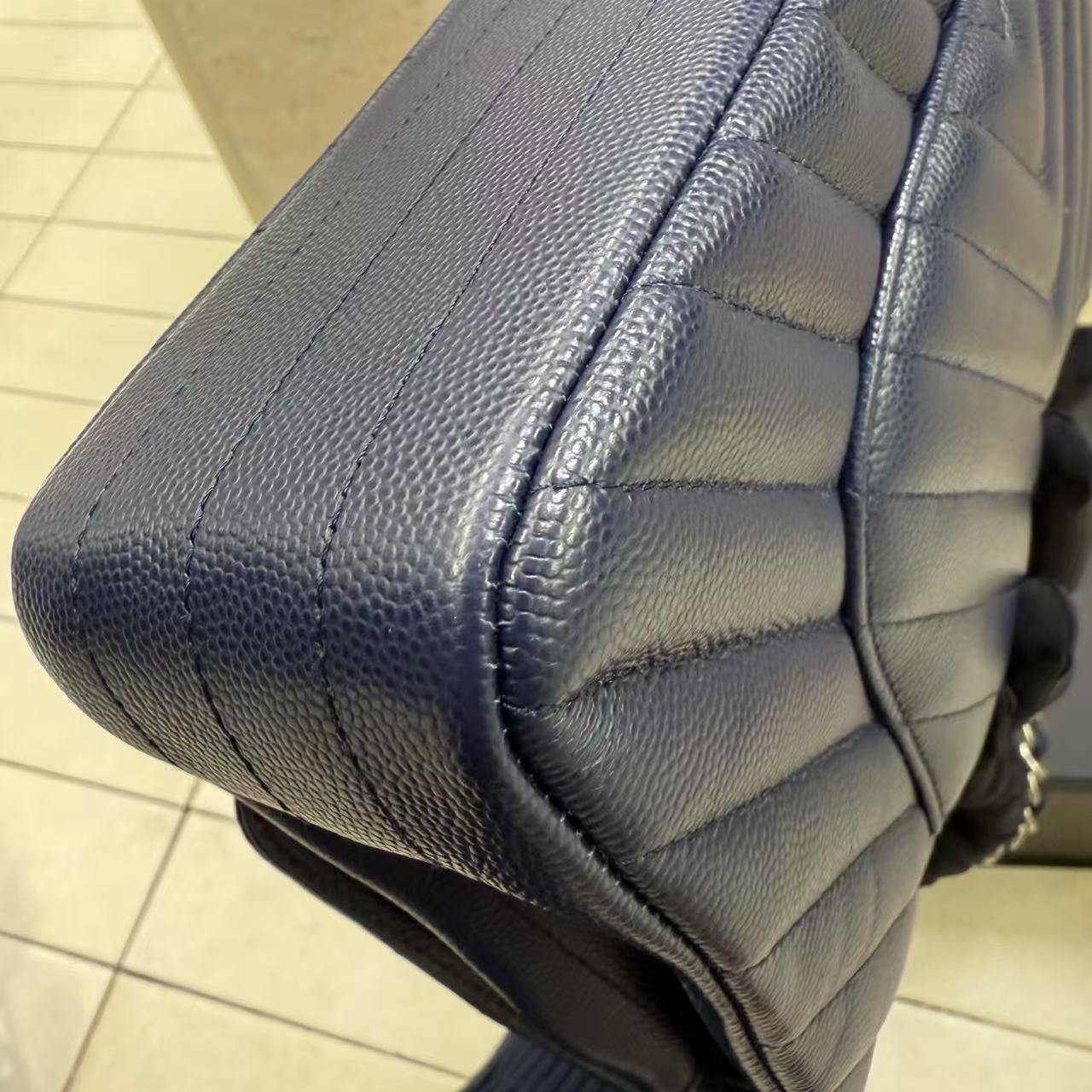 Pre owned Medium Classic Flap Navy Blue Chevron Qiulted Caviar Leather Silver Hardware 2016