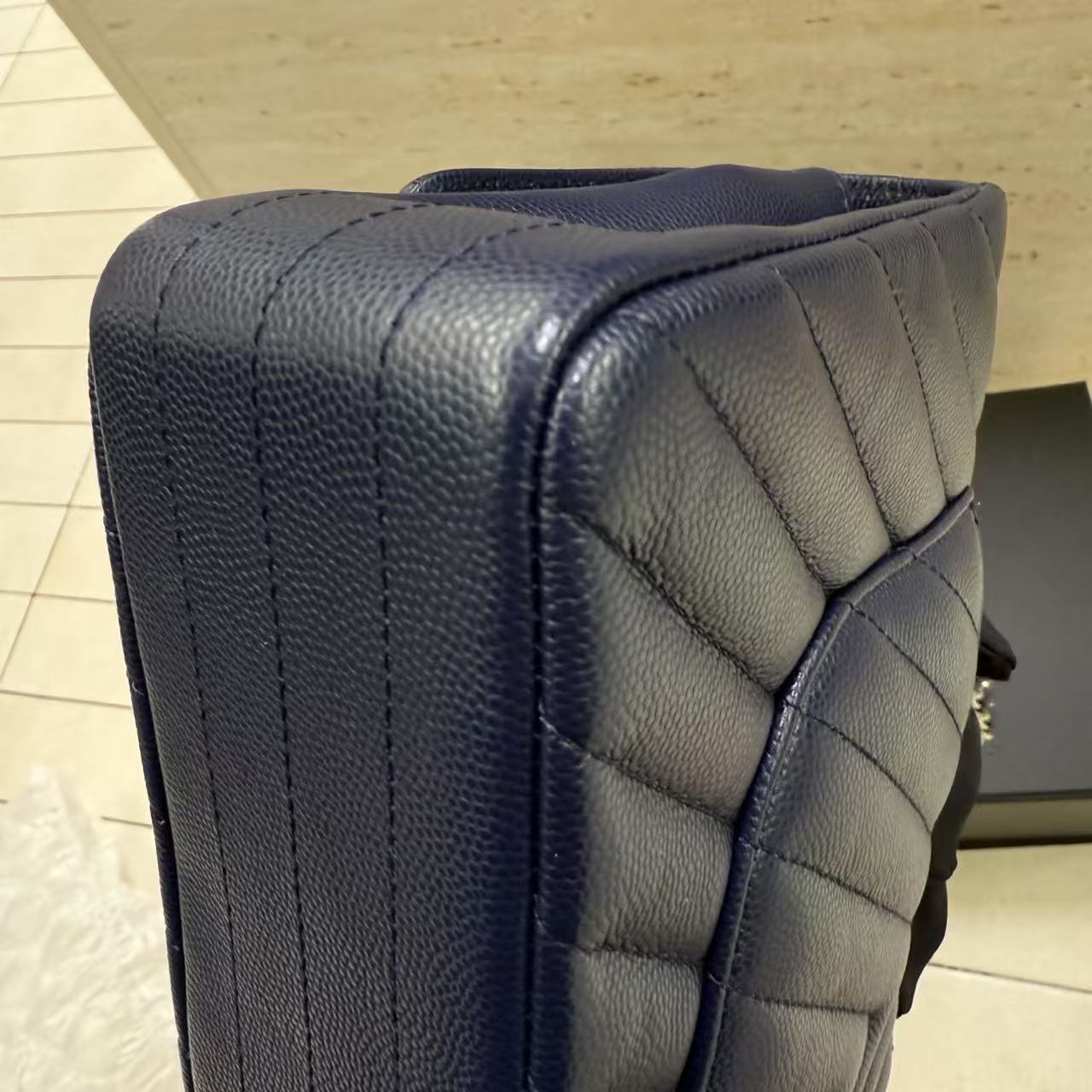 Pre owned Medium Classic Flap Navy Blue Chevron Qiulted Caviar Leather Silver Hardware 2016