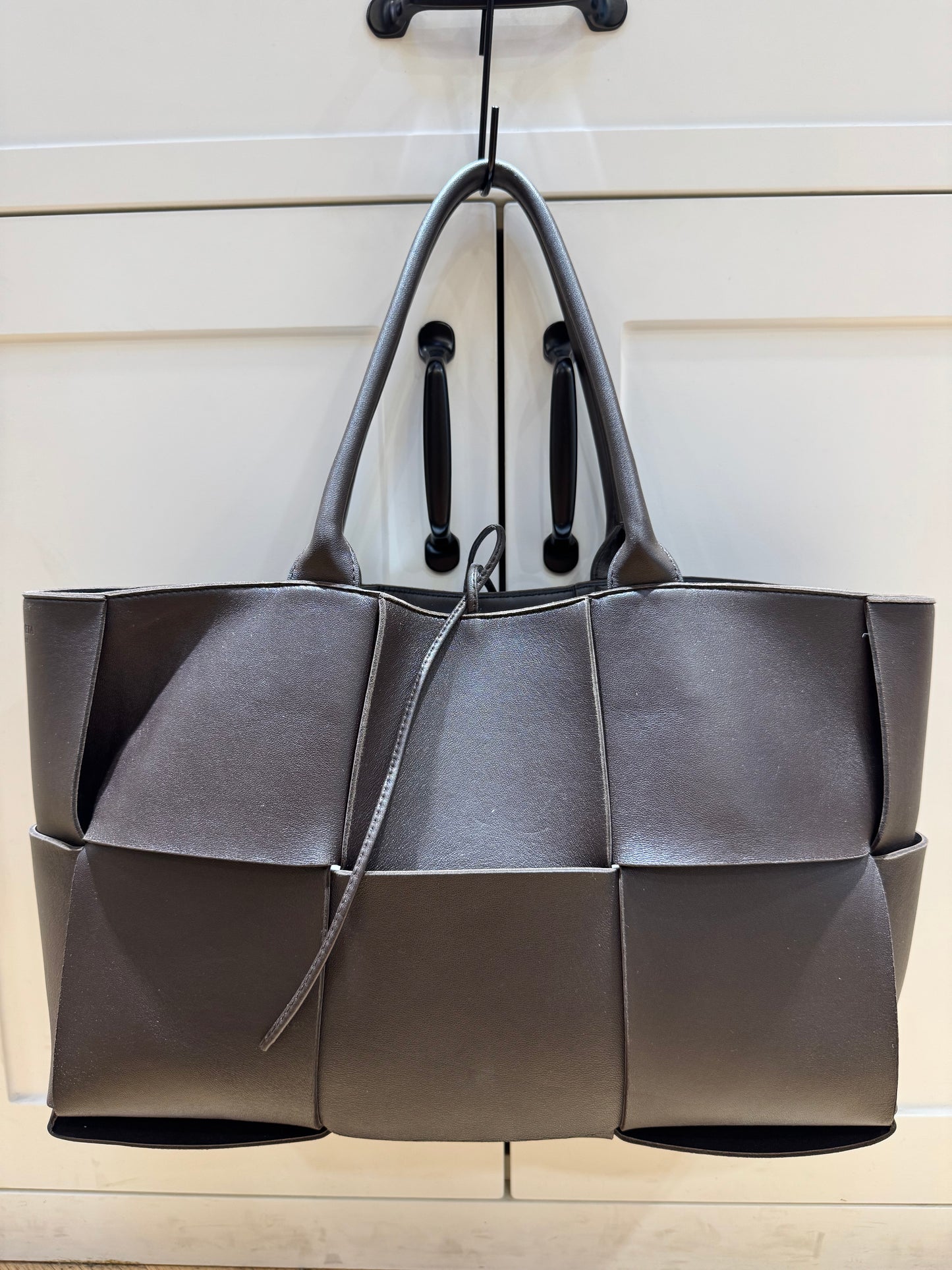 Pre-owned Certified Bottega Veneta BV Arco Tote Dark Chocolate Lambskin Maxi Intrecciato, w/ pouch