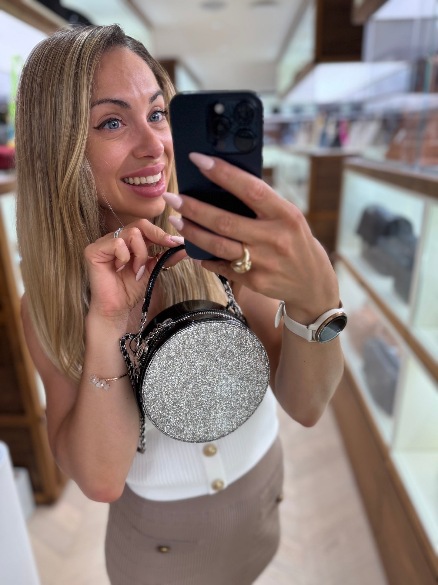 Pre-owned Certified Chanel Round Glitter Clutch with Chain Black Patent Leather Silver Hardware, 2017-2018, Full Set - Chanel Box, dust bag, Card
