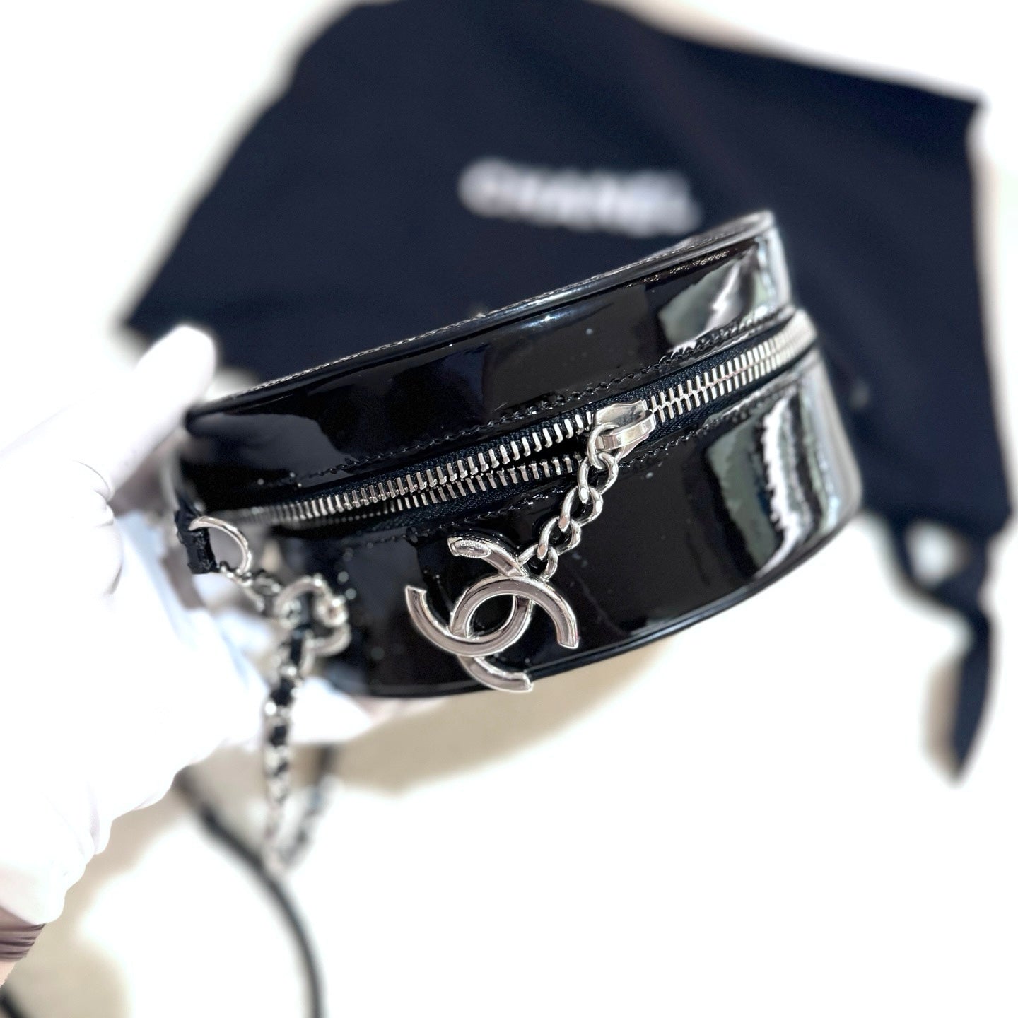 Pre-owned Certified Chanel Round Glitter Clutch with Chain Black Patent Leather Silver Hardware, 2017-2018, Full Set - Chanel Box, dust bag, Card
