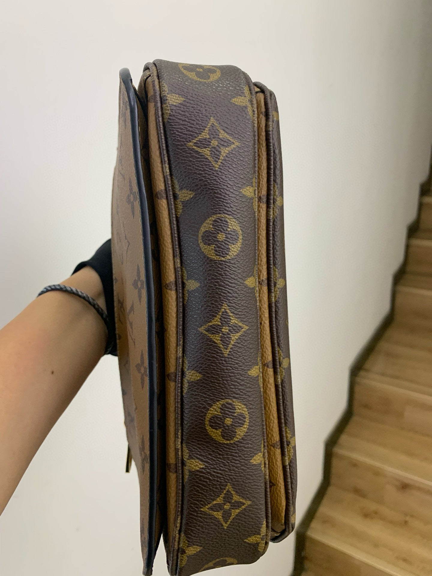 Pre-owned LV Louis Vuitton Pochette Metis Monogram Reverse