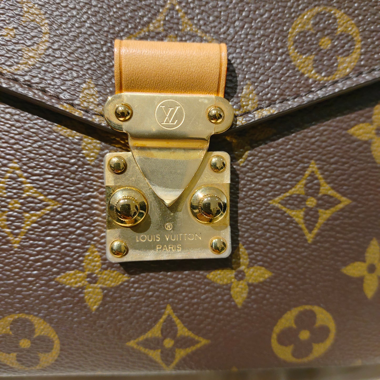 Pre-owned LV Louis Vuitton Pochette Metis Microchipped