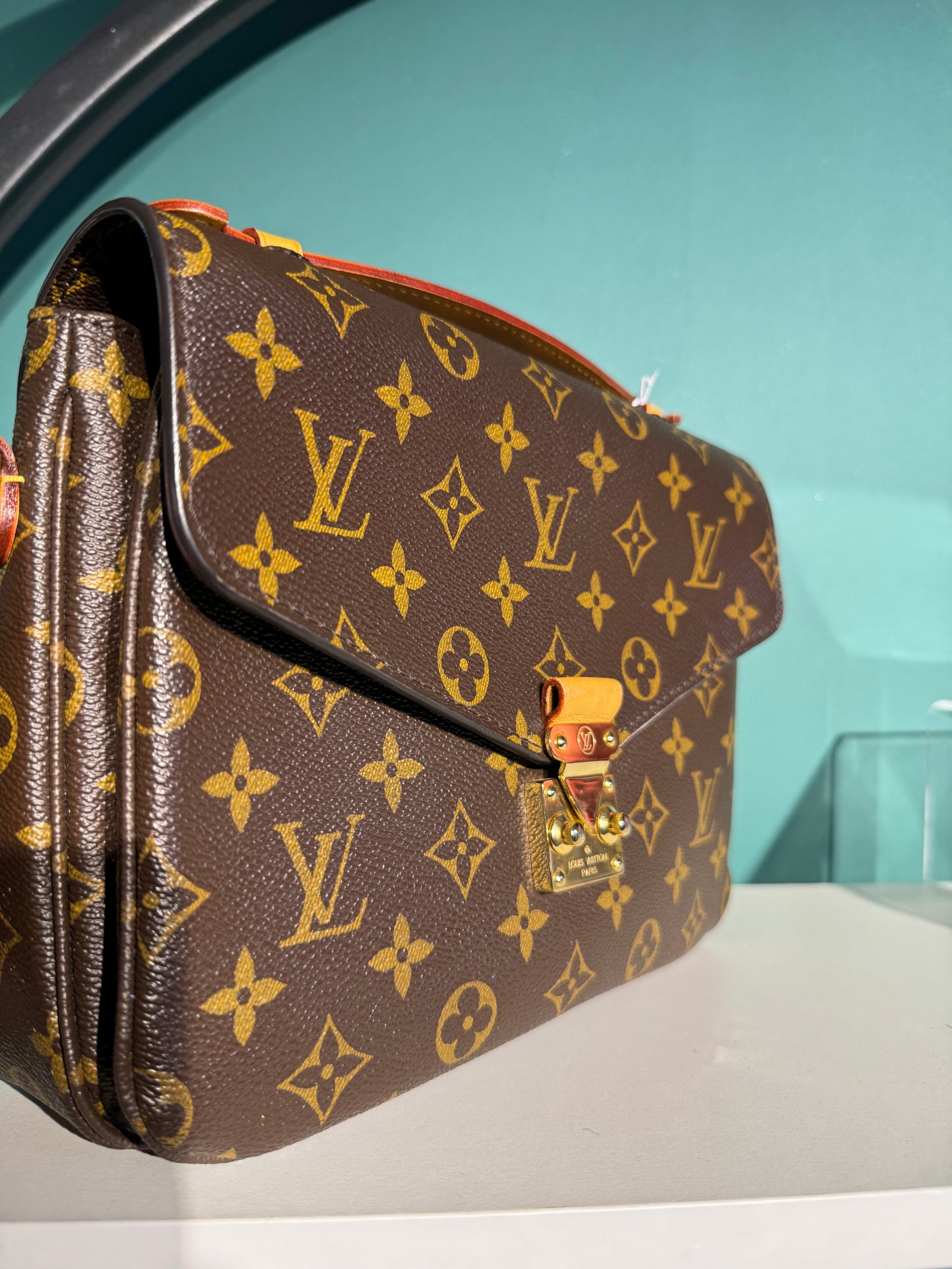 Pre-owned LV Louis Vuitton Pochette Metis Monogram