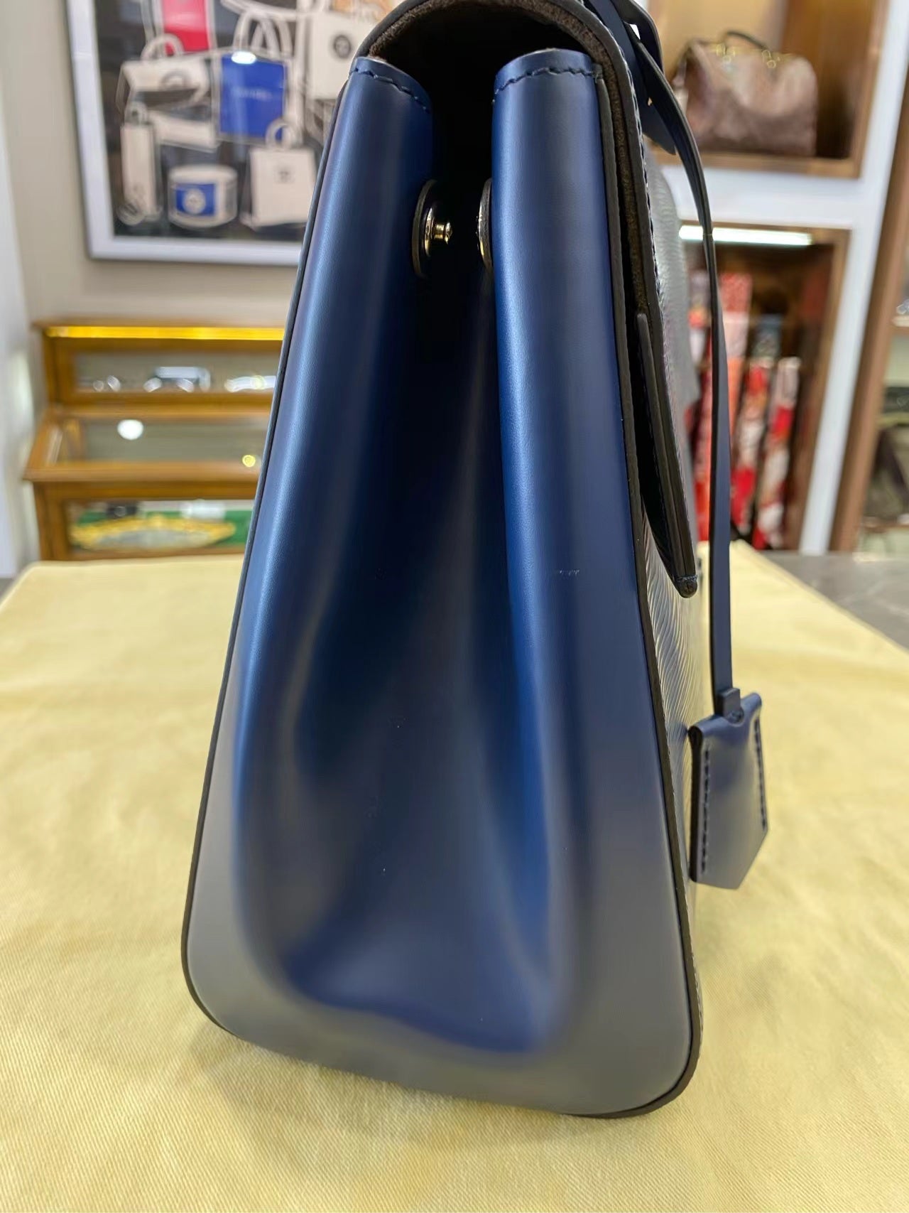 Pre-owned LV Cluny MM Navy Blue Epi Leather