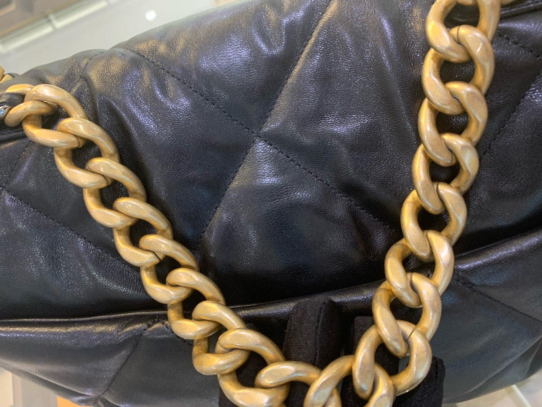 Pre-owned Chanel 19Bag Maxi Black Lambskin, w/ card, dust bag