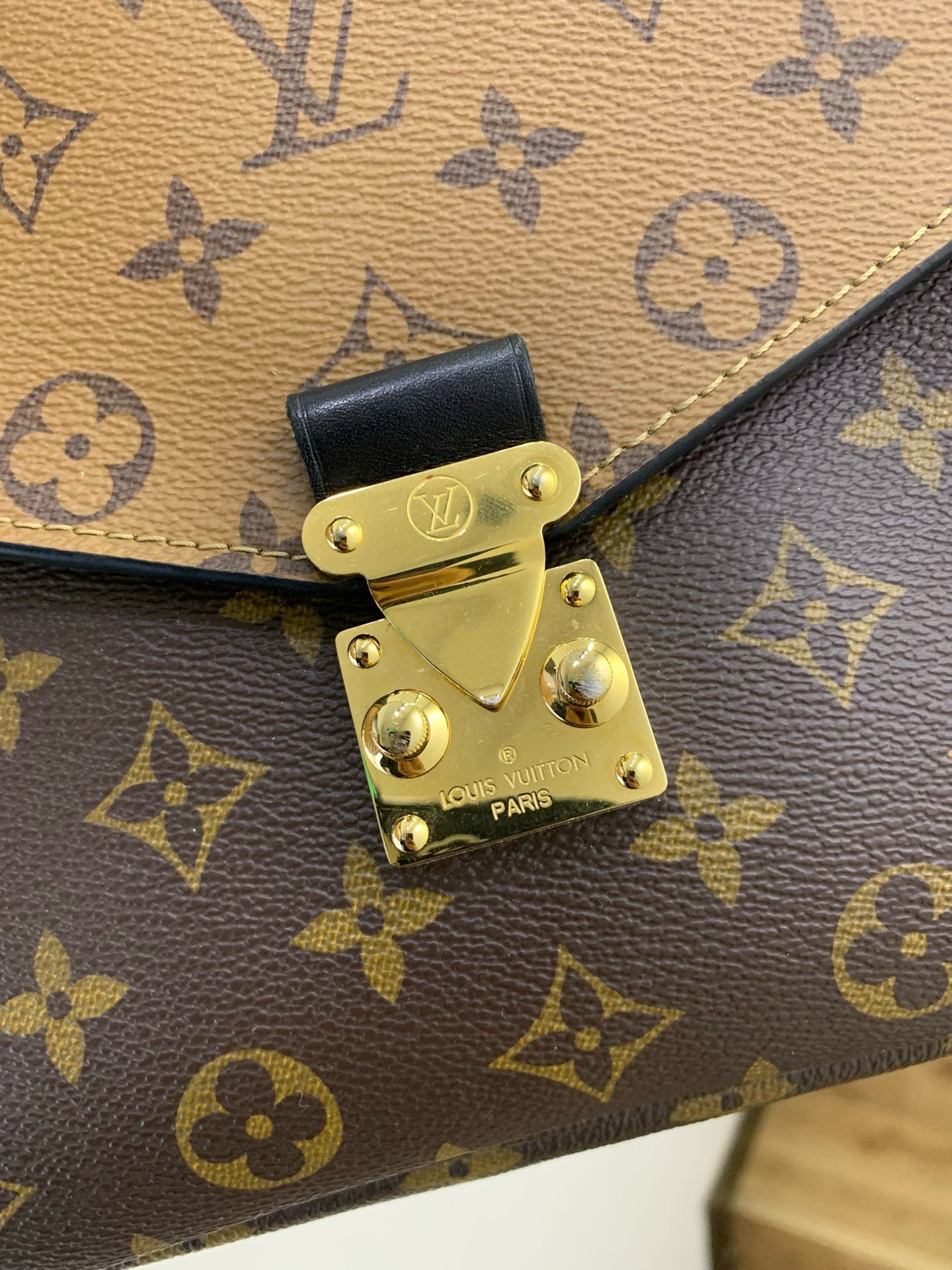 Pre-owned LV Louis Vuitton Pochette Metis Monogram Reverse