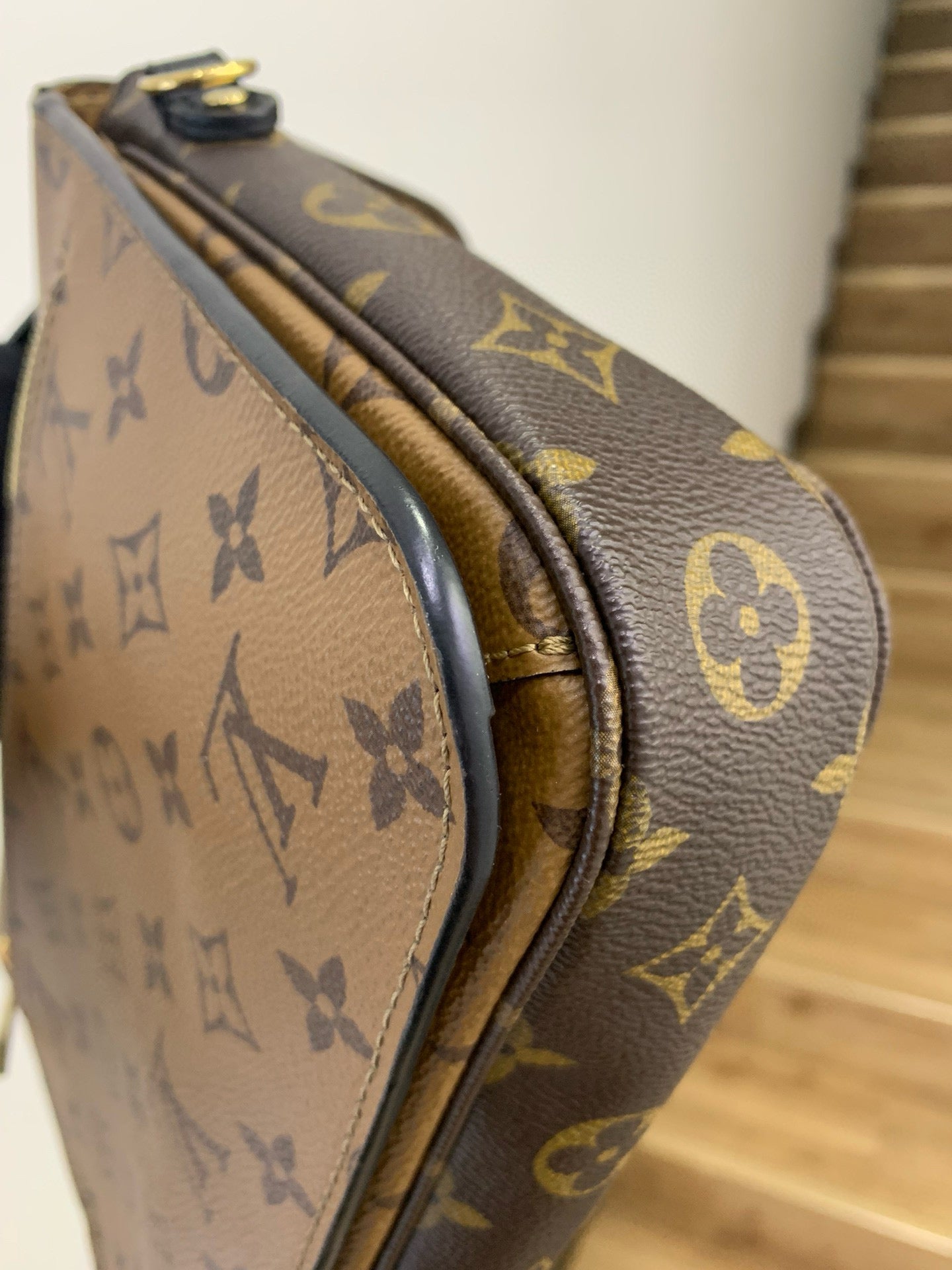 Pre-owned LV Louis Vuitton Pochette Metis Monogram Reverse