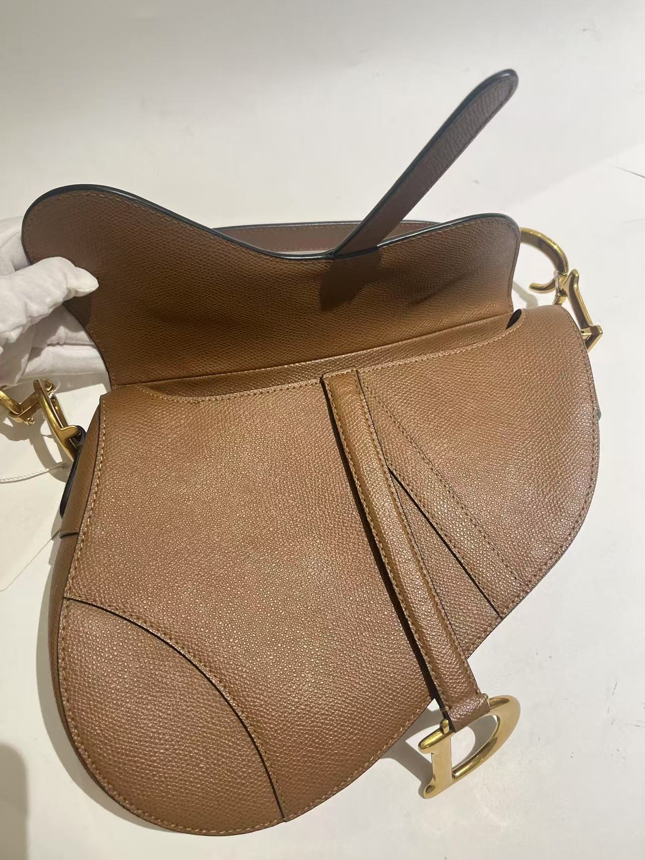 Pre-owned Certified Dior Saddle in Golden Brown Grained Calfskin with Golden Hardware, 2020, w/ dust bag