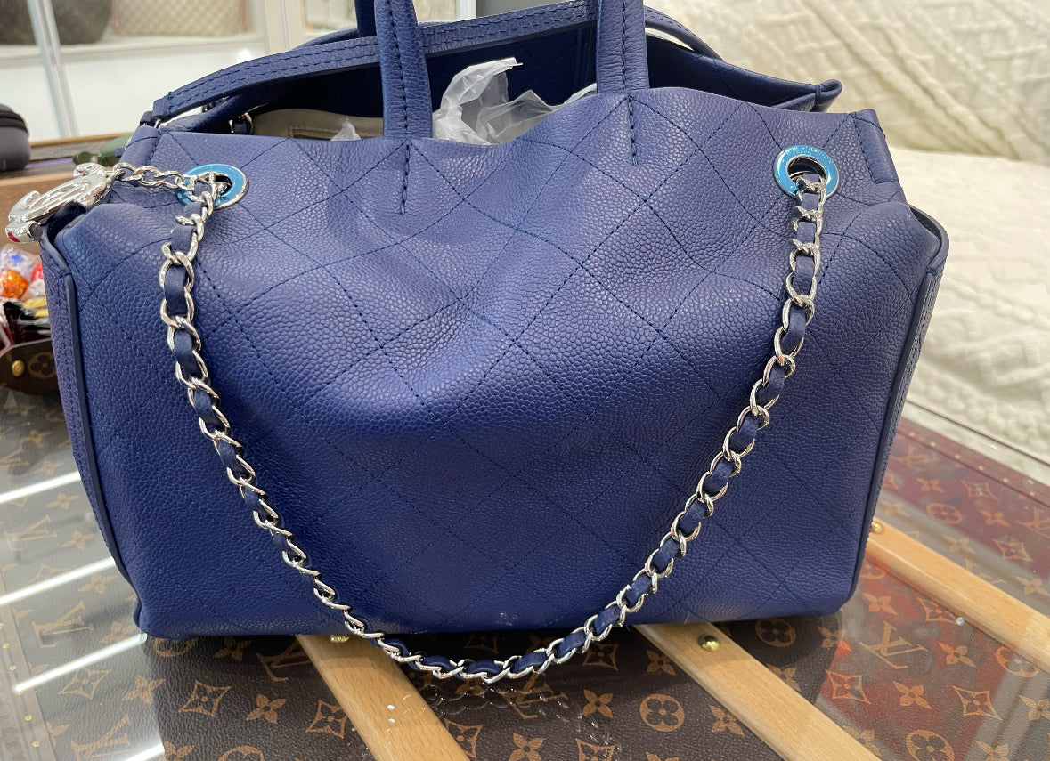 Pre-owned Chanel Tote with Side Pockets Navy Blue Caviar Leather, 2014