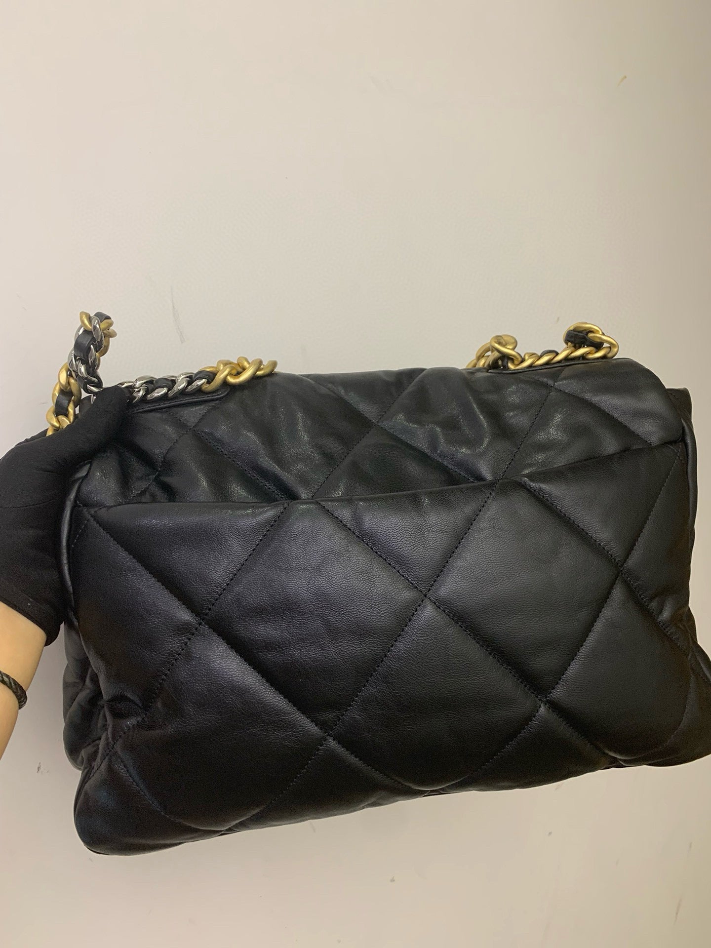 Pre-owned Chanel 19Bag Maxi Black Lambskin, w/ card, dust bag