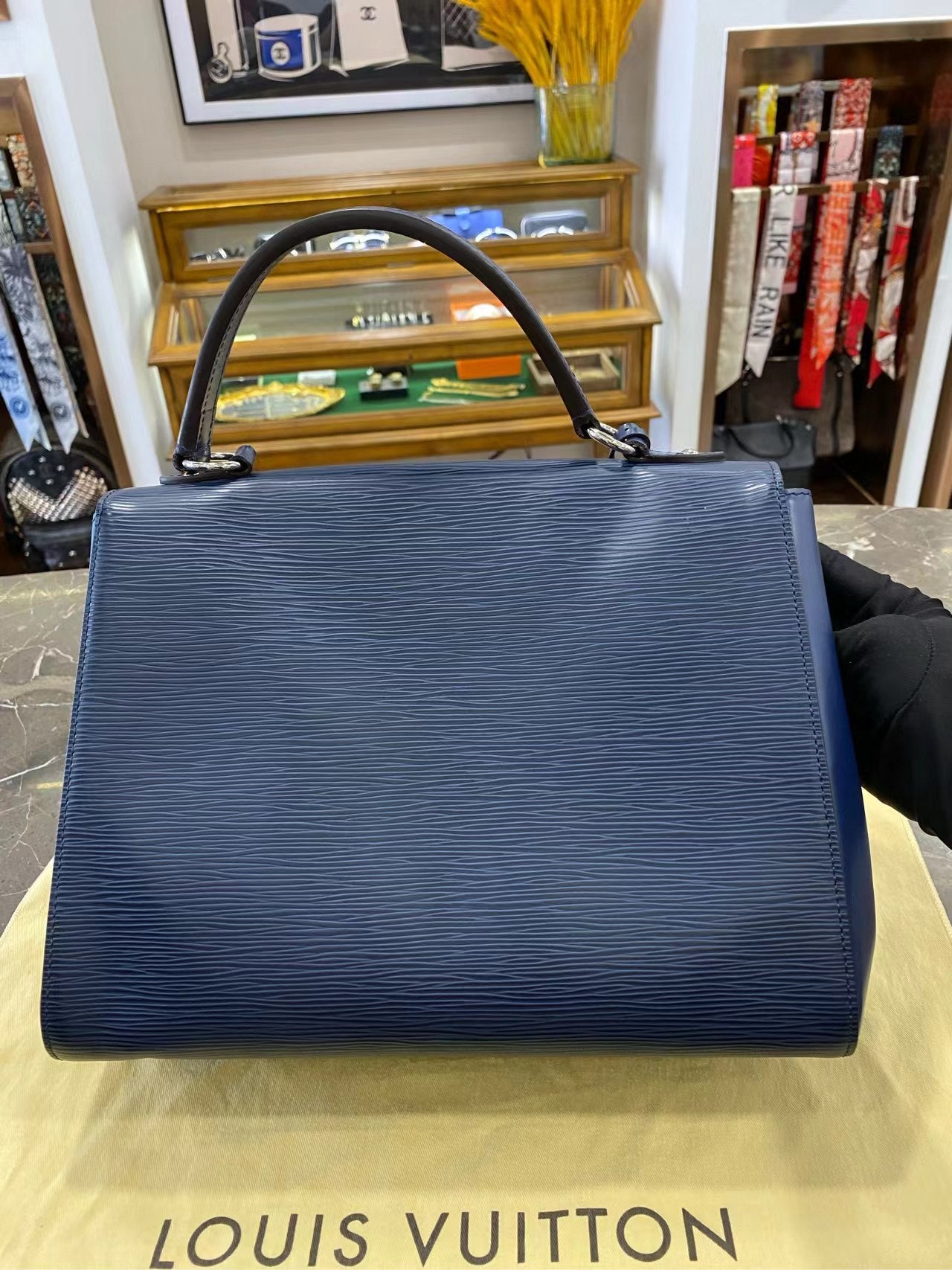 Pre-owned LV Cluny MM Navy Blue Epi Leather