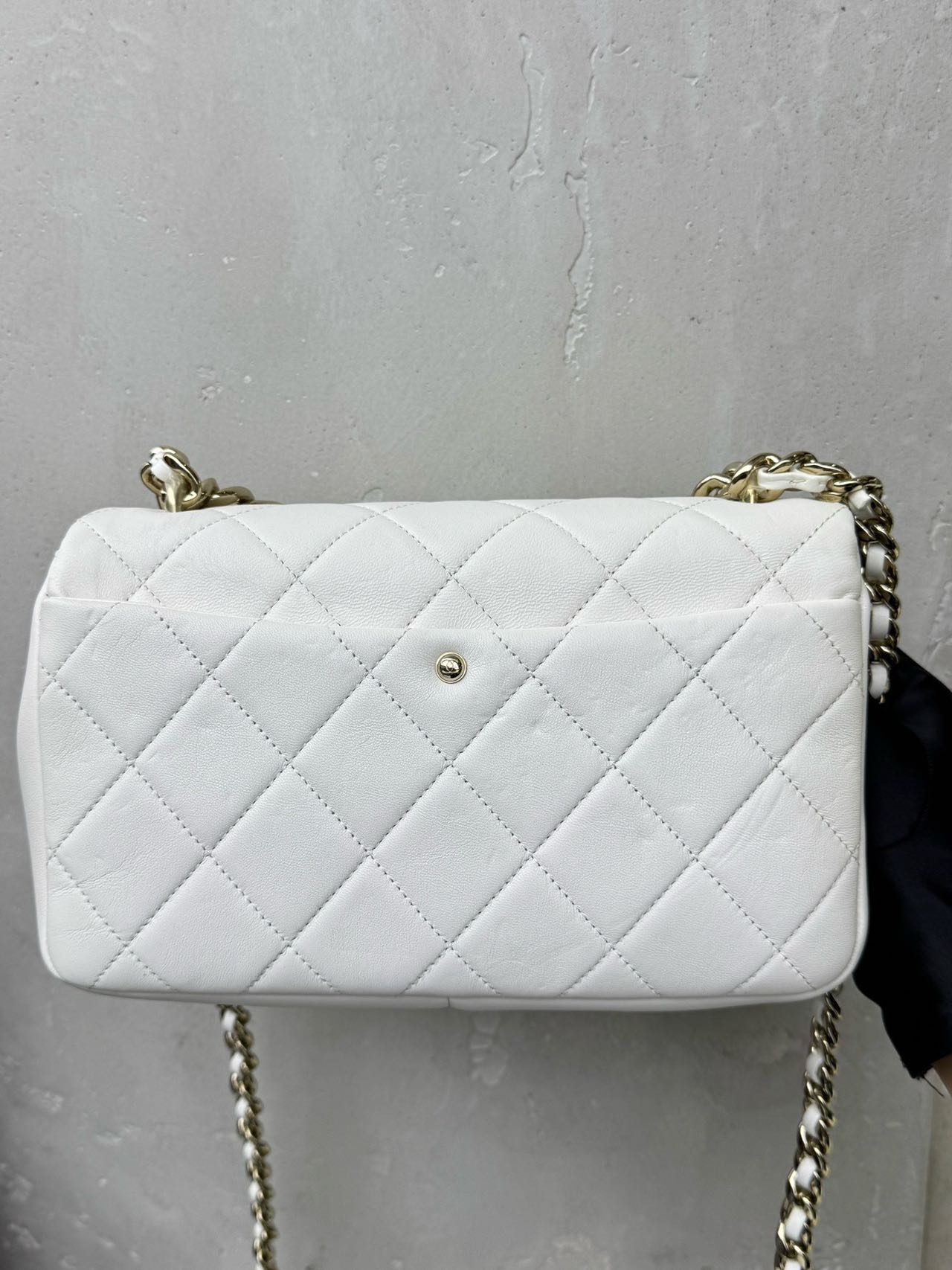Pre-owned Certified Chanel Medium Single Chain Flap in White Lambskin with Golden and White Hardware, 2019-2020, w/ full set
