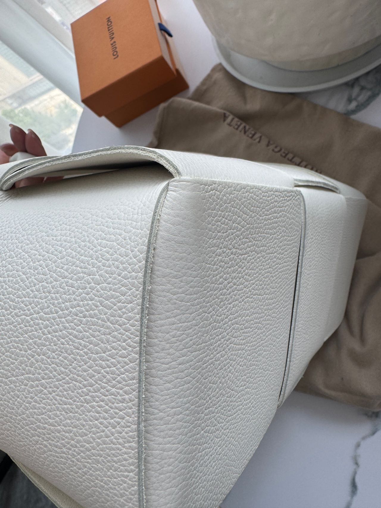 Pre-owned Certified Bottega Veneta BV Small Arco Tote in White Lambskin, w/ dust bag
