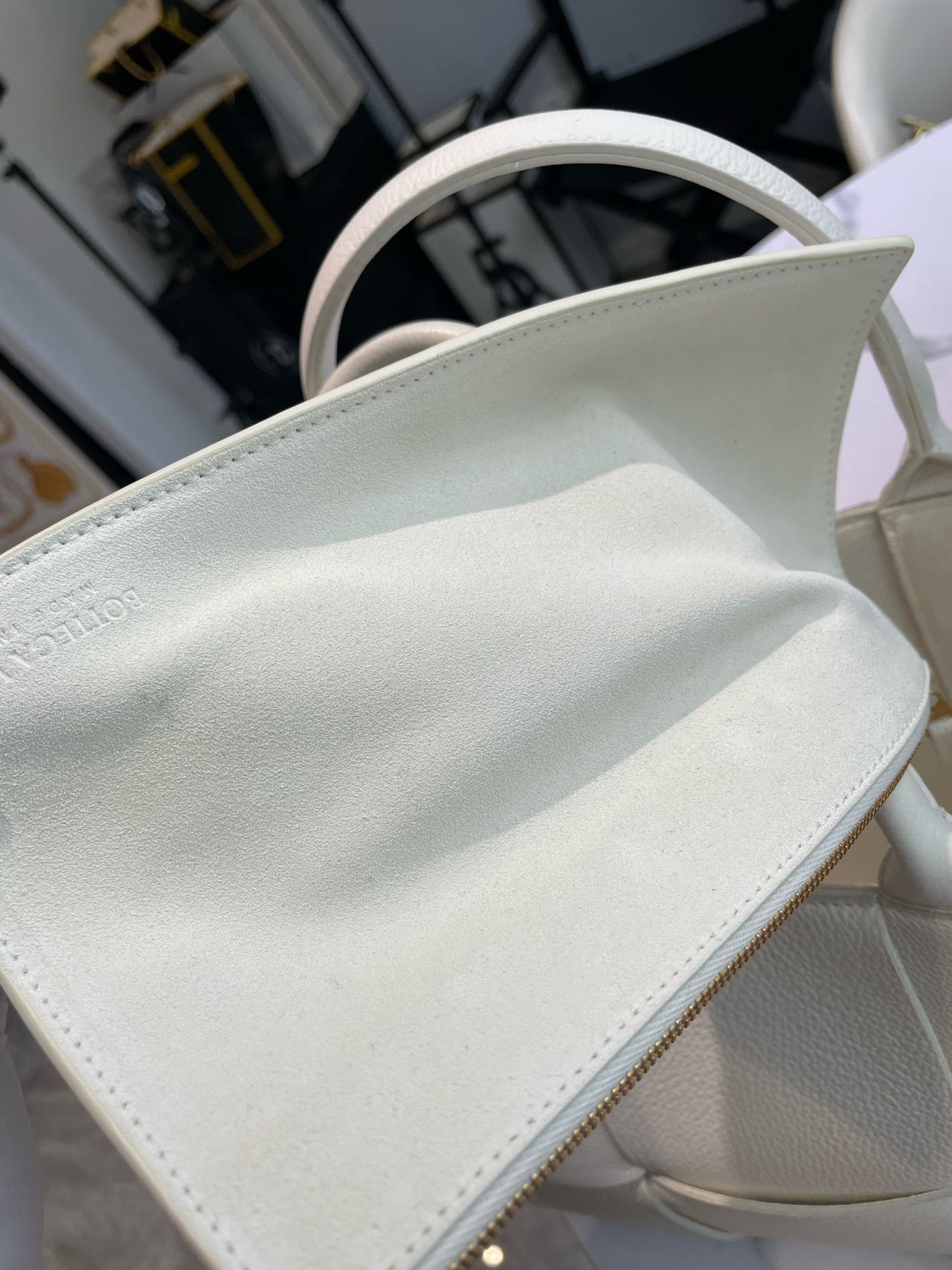 Pre-owned Certified Bottega Veneta BV Small Arco Tote in White Lambskin, w/ dust bag