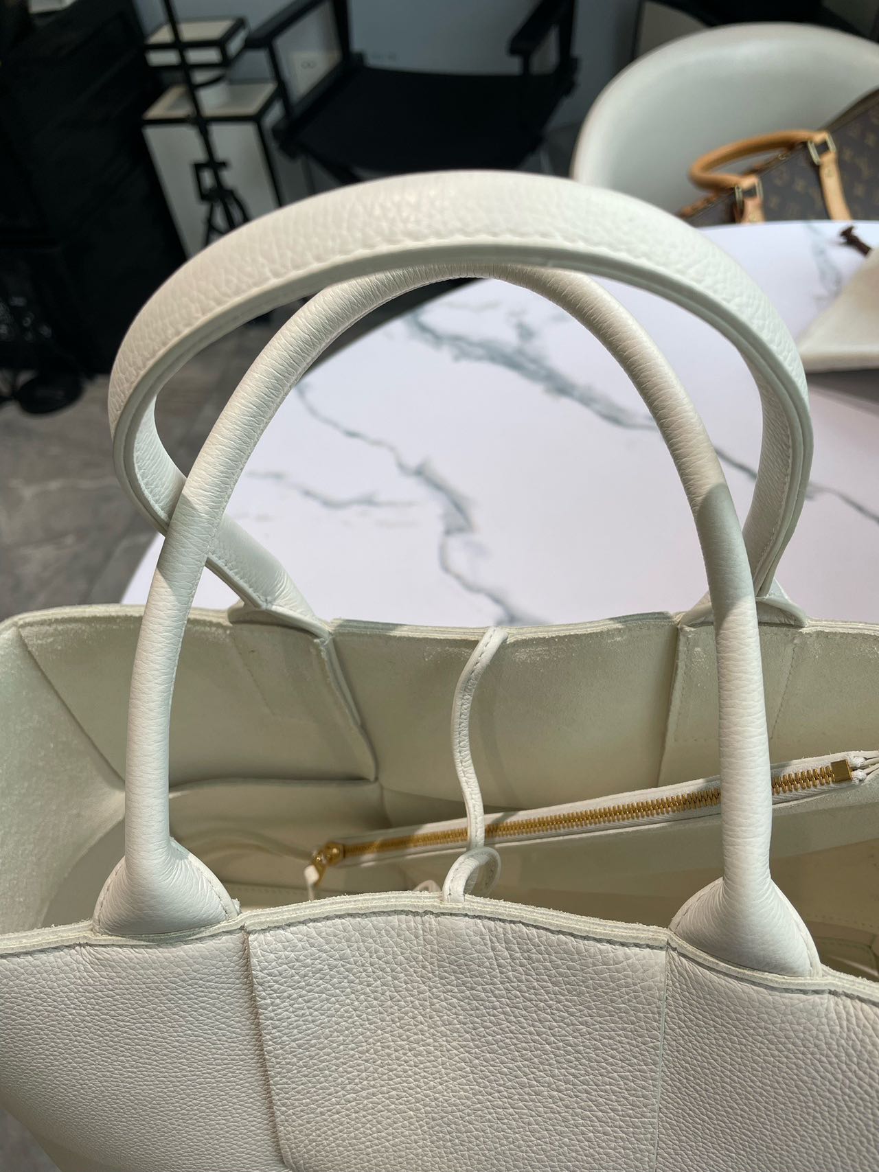 Pre-owned Certified Bottega Veneta BV Small Arco Tote in White Lambskin, w/ dust bag