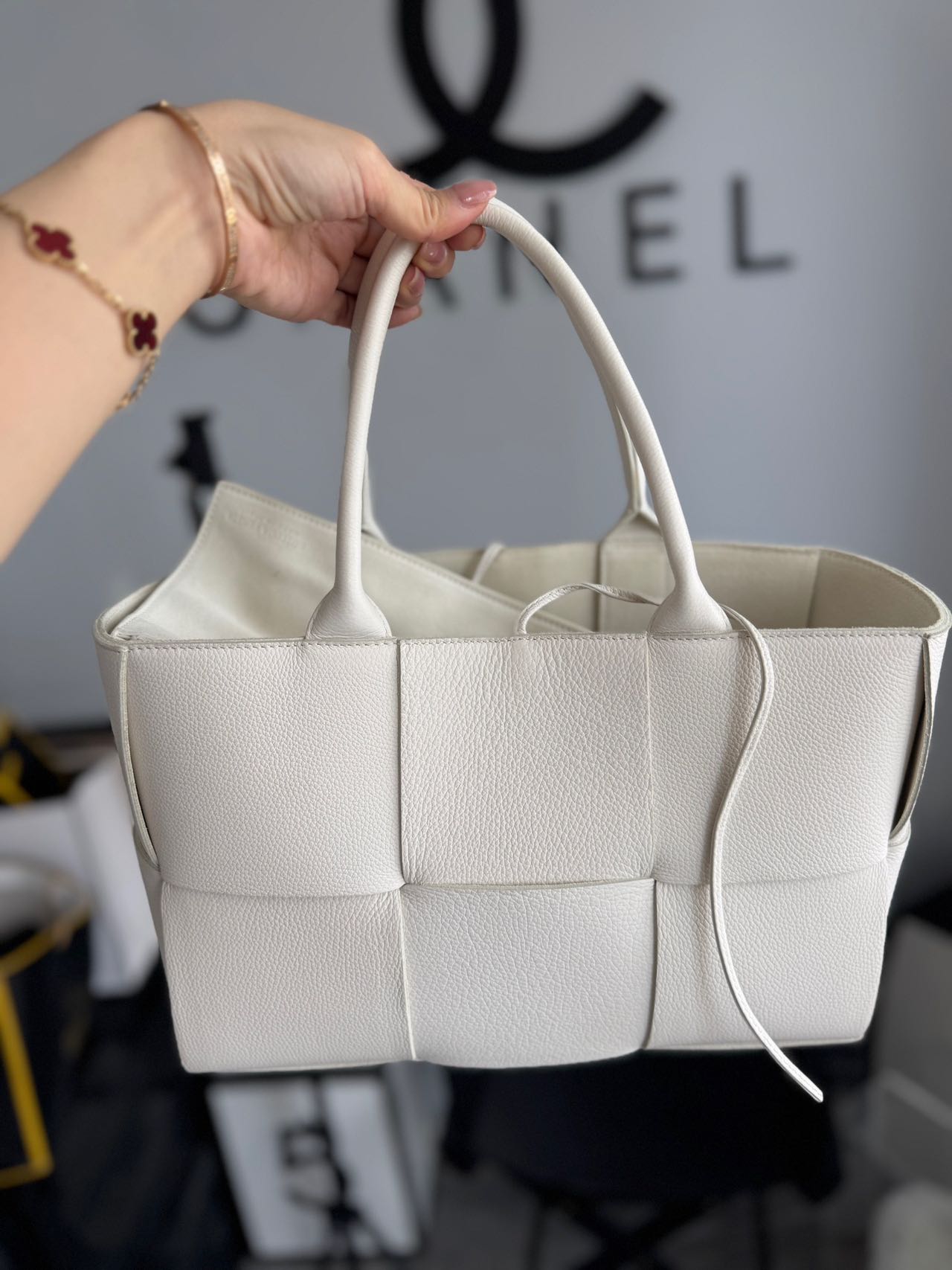 Pre-owned Certified Bottega Veneta BV Small Arco Tote in White Lambskin, w/ dust bag