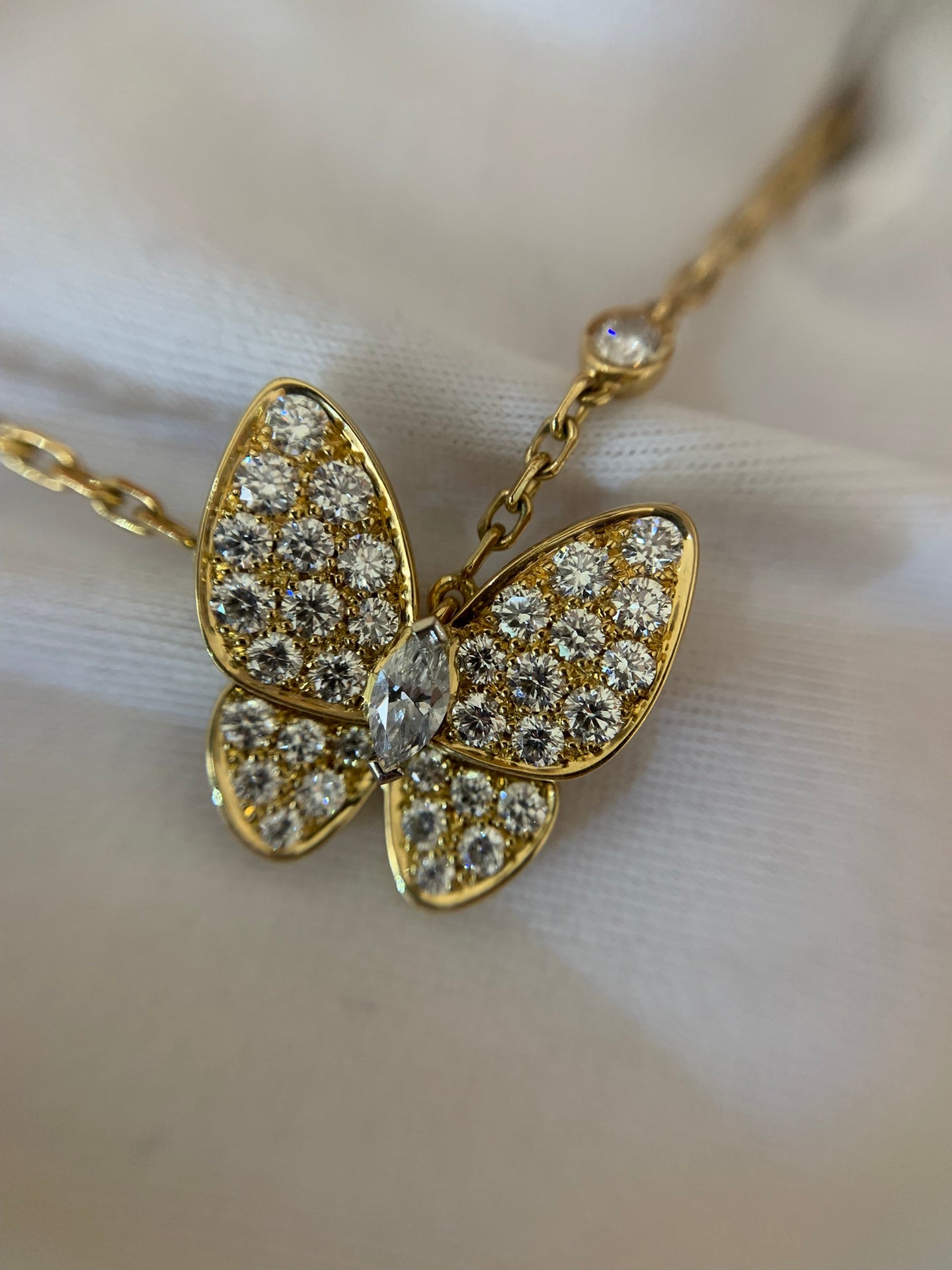 Pre-owned Certified VCA Van Cleef & Arpels Two Butterfly Necklace Gold with Diamonds, 2021, w/ box, certificate