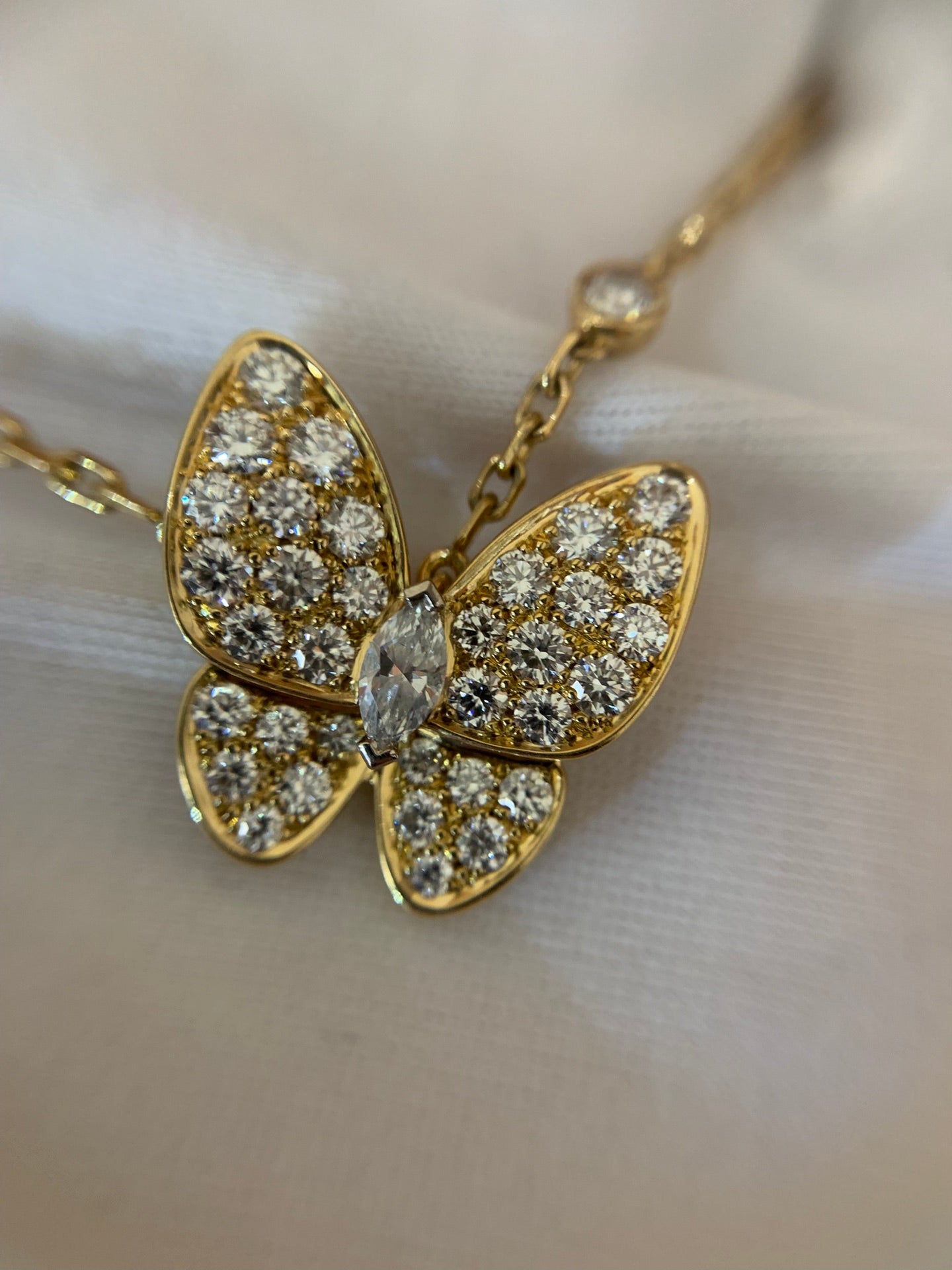 Pre-owned Certified VCA Van Cleef & Arpels Two Butterfly Necklace Gold with Diamonds, 2021, w/ box, certificate